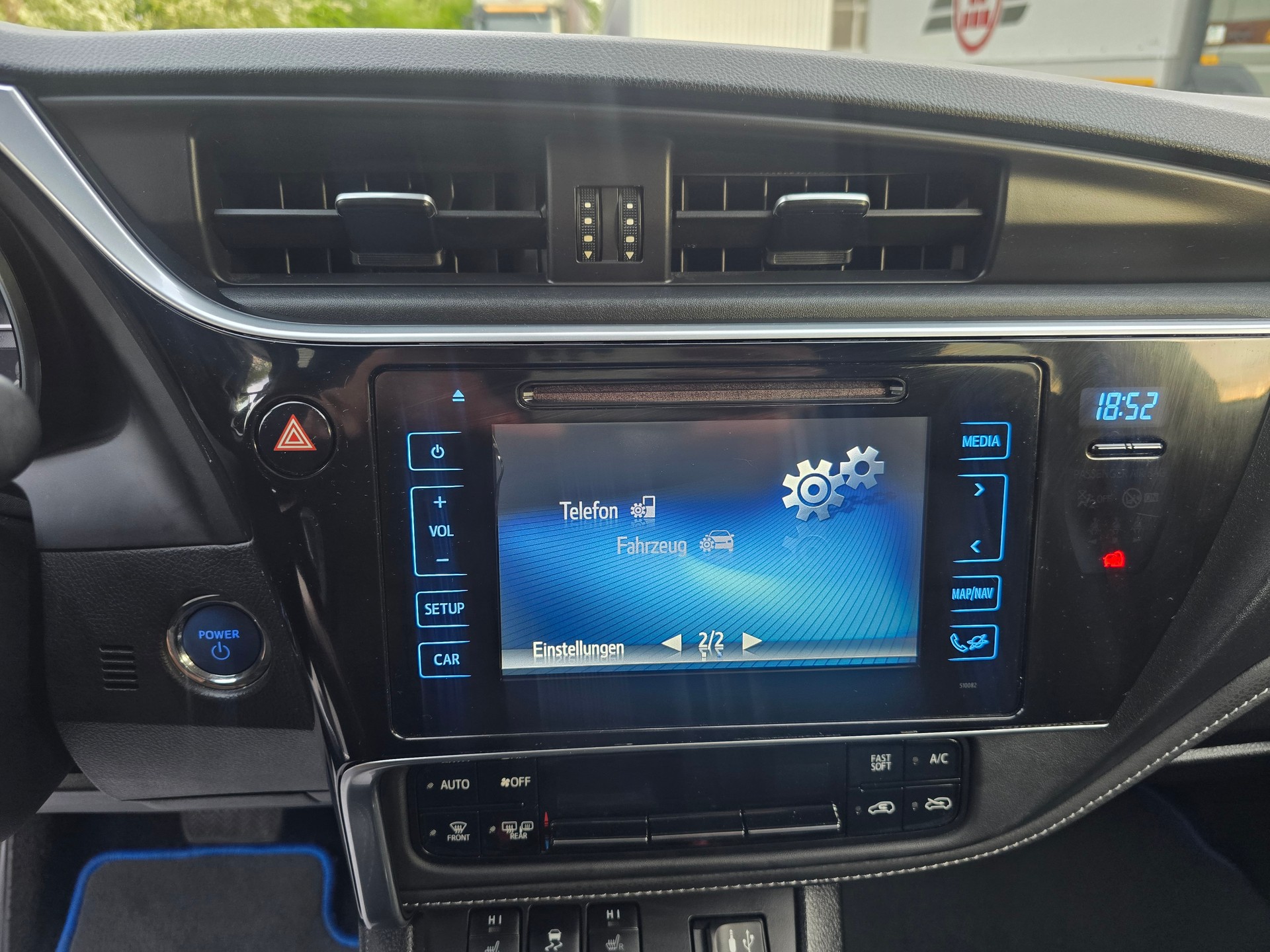 TOYOTA Auris Touring Sports 1.8 HSD Trend e-CVT-image-25