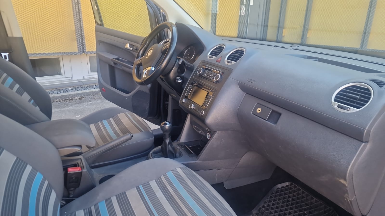 VW Caddy 2.0 TDI 4Motion Comfortline-image-12