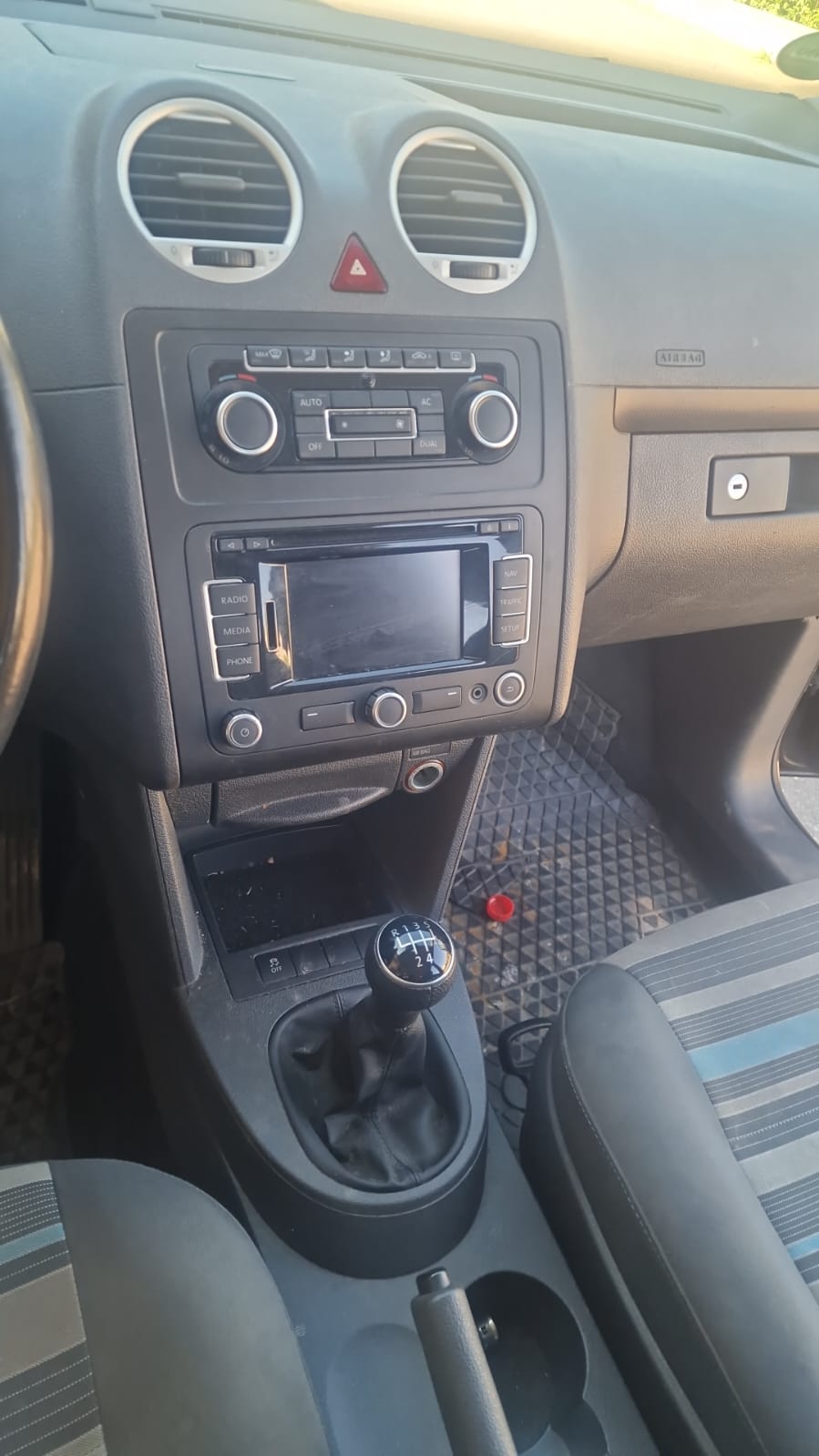VW Caddy 2.0 TDI 4Motion Comfortline-image-15