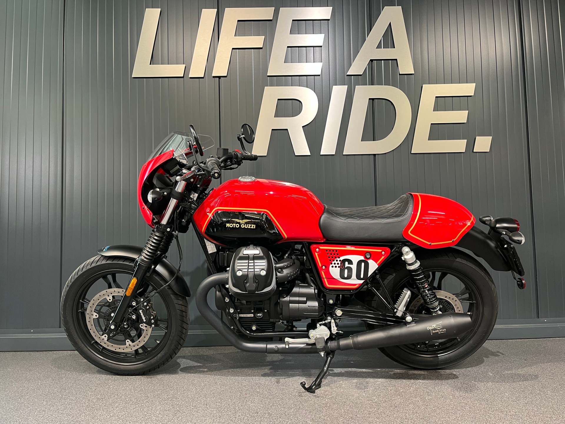 MOTO GUZZI V7 III Stone S-showroom-element-2