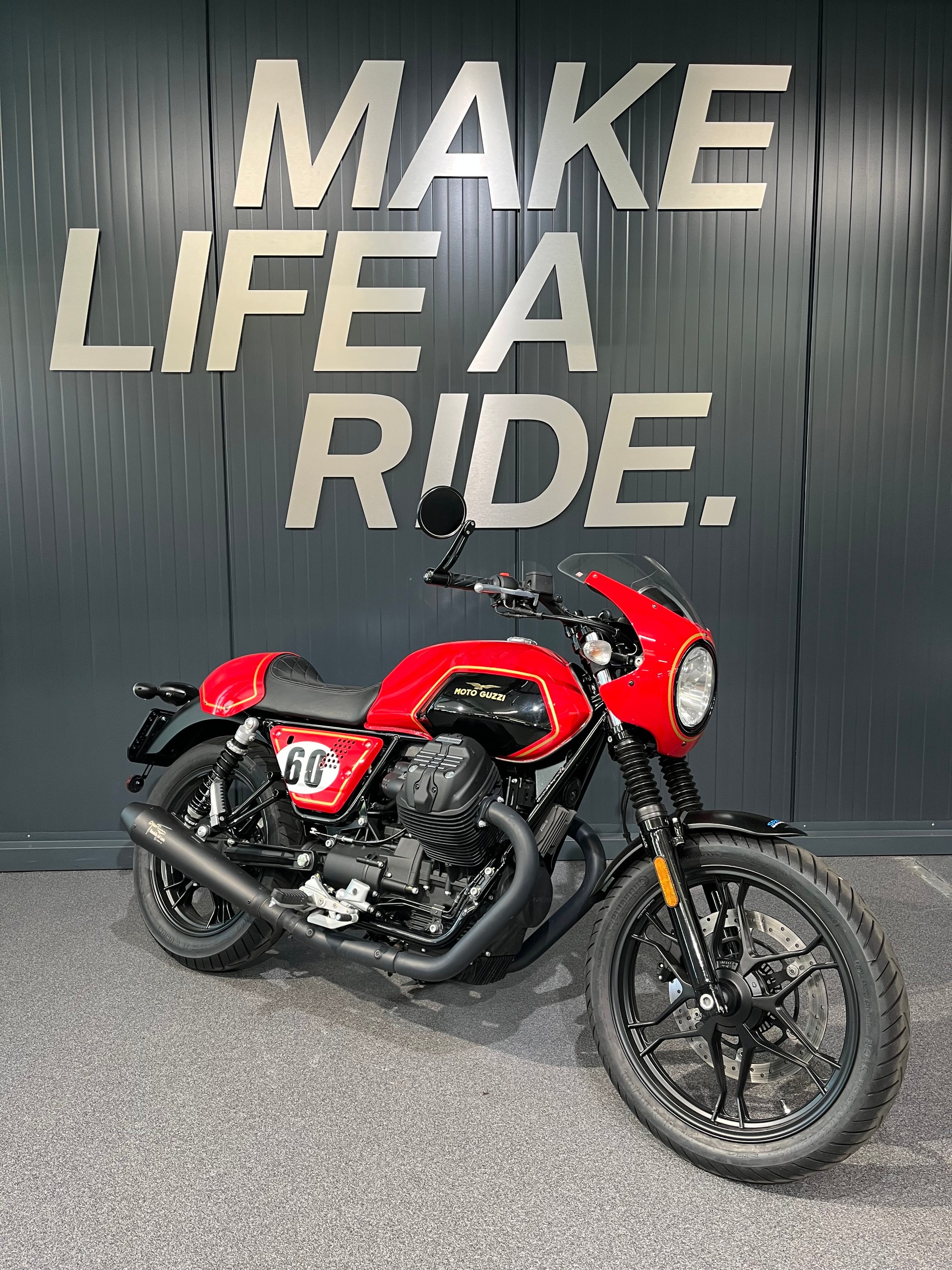MOTO GUZZI V7 III Stone S-showroom-element-1