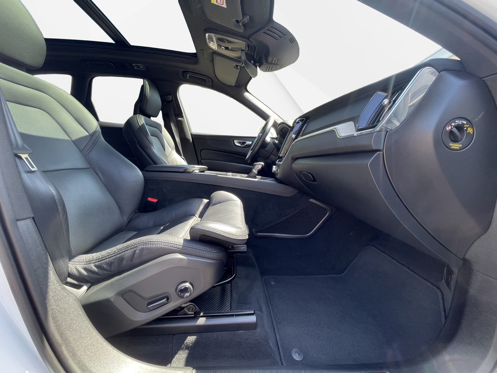 VOLVO XC60 2.0 T6 Inscription AWD-image-15