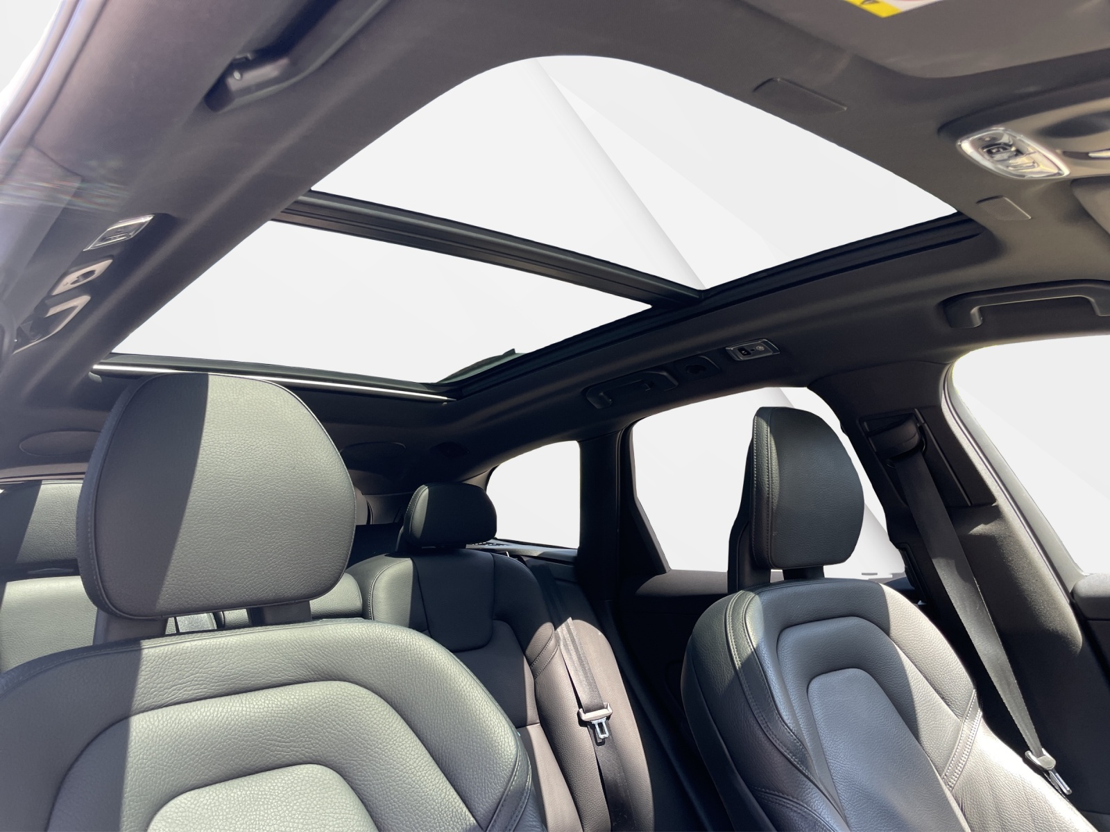 VOLVO XC60 2.0 T6 Inscription AWD-image-17