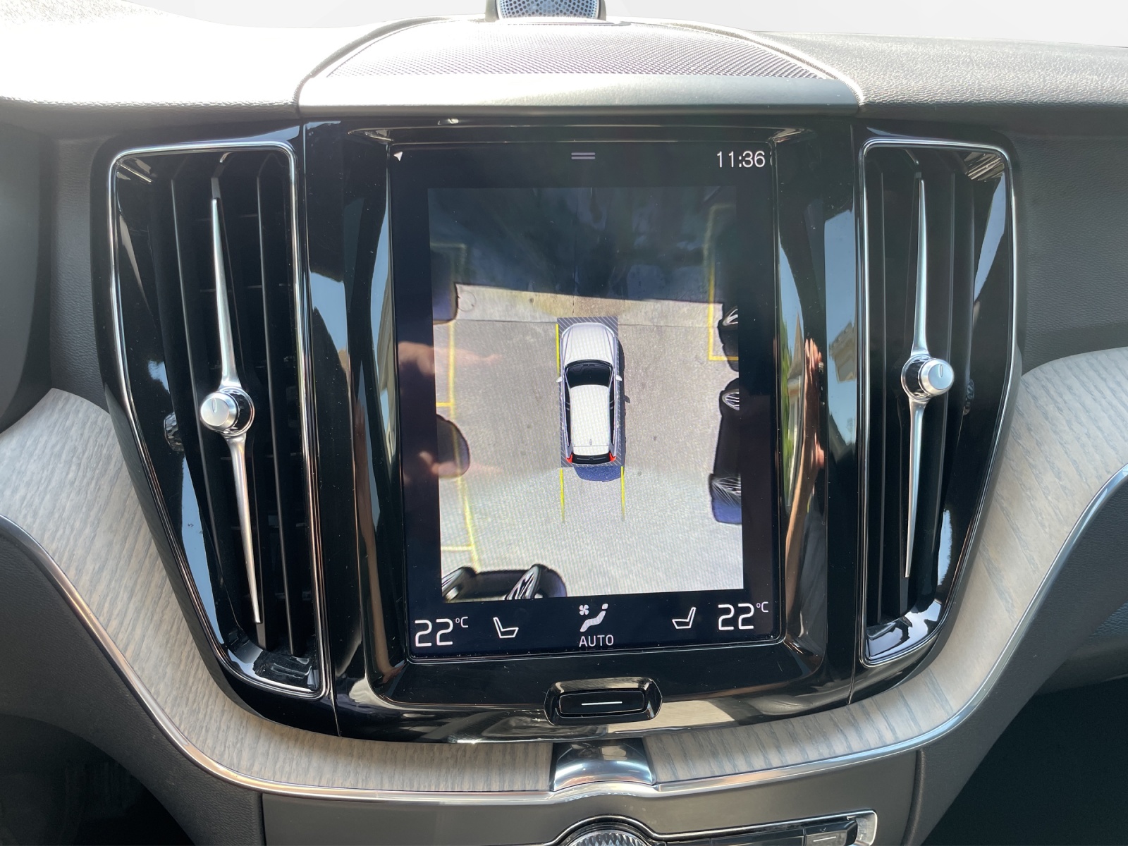 VOLVO XC60 2.0 T6 Inscription AWD-image-12