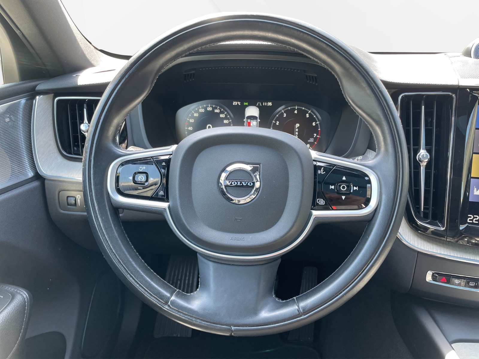 VOLVO XC60 2.0 T6 Inscription AWD-image-11