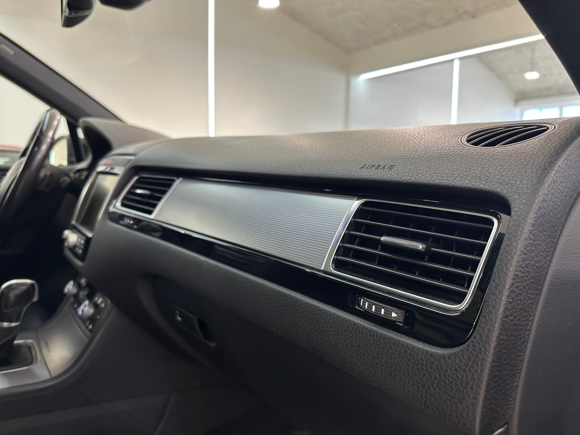 VW Touareg 3.0 TDI BlueMotion Technology Tiptronic-image-18