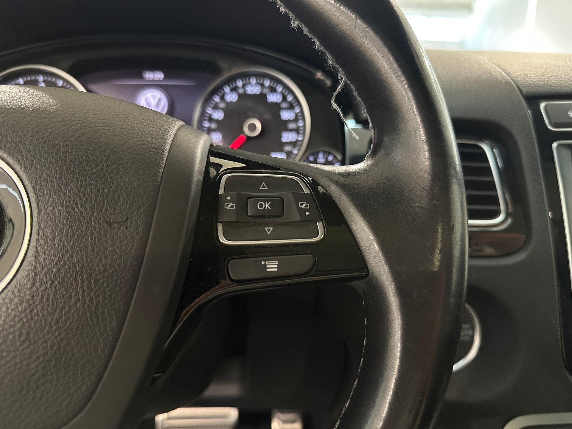 VW Touareg 3.0 TDI BlueMotion Technology Tiptronic-image-26