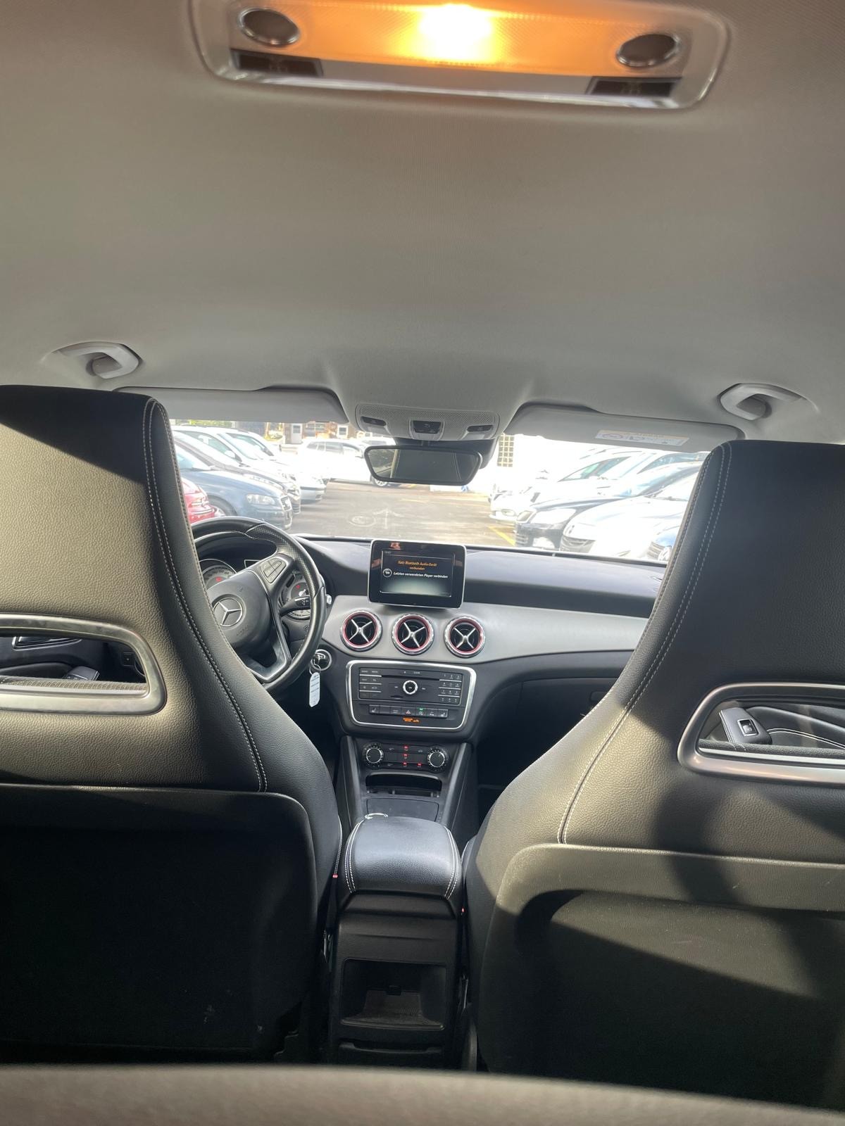 MERCEDES-BENZ GLA 200 Urban 7G-DCT-image-7