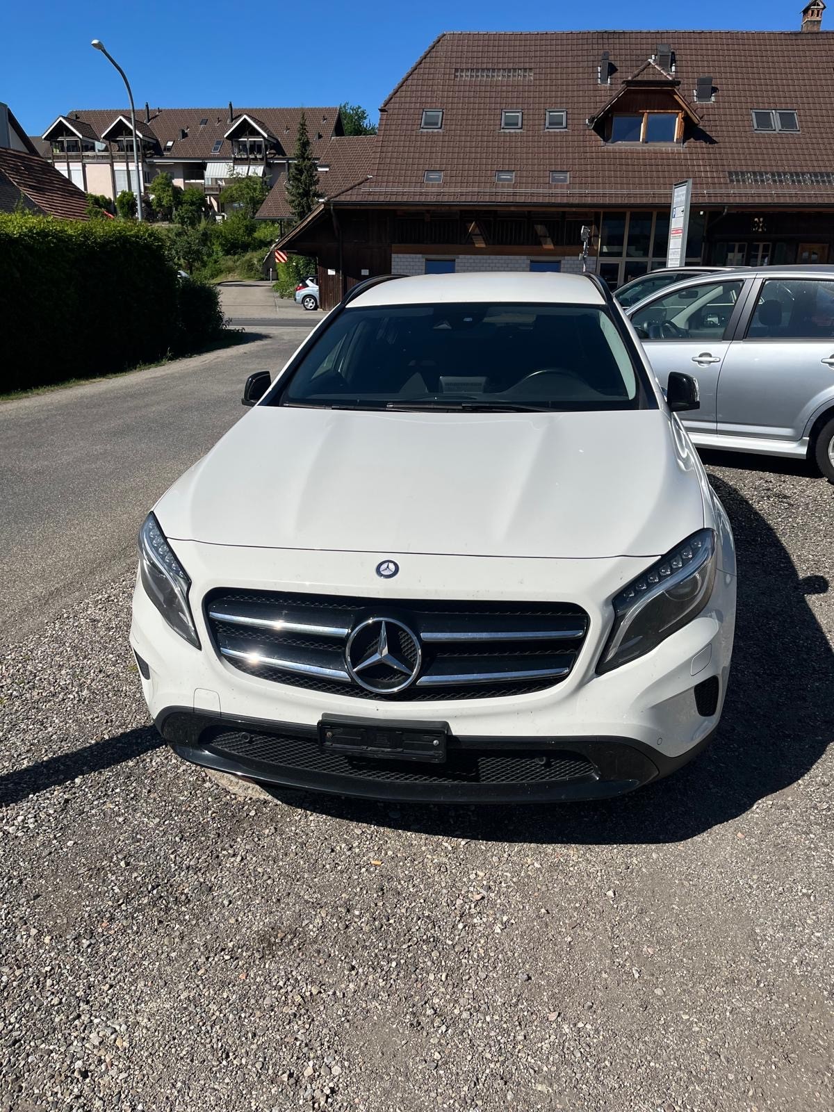 MERCEDES-BENZ GLA 200 Urban 7G-DCT