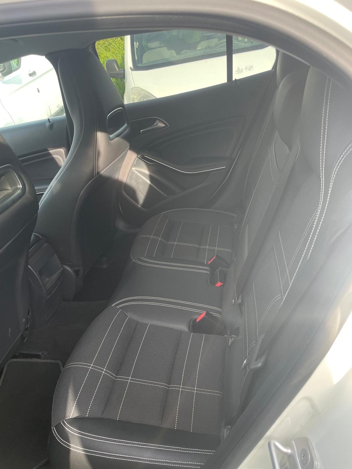 MERCEDES-BENZ GLA 200 Urban 7G-DCT-image-8