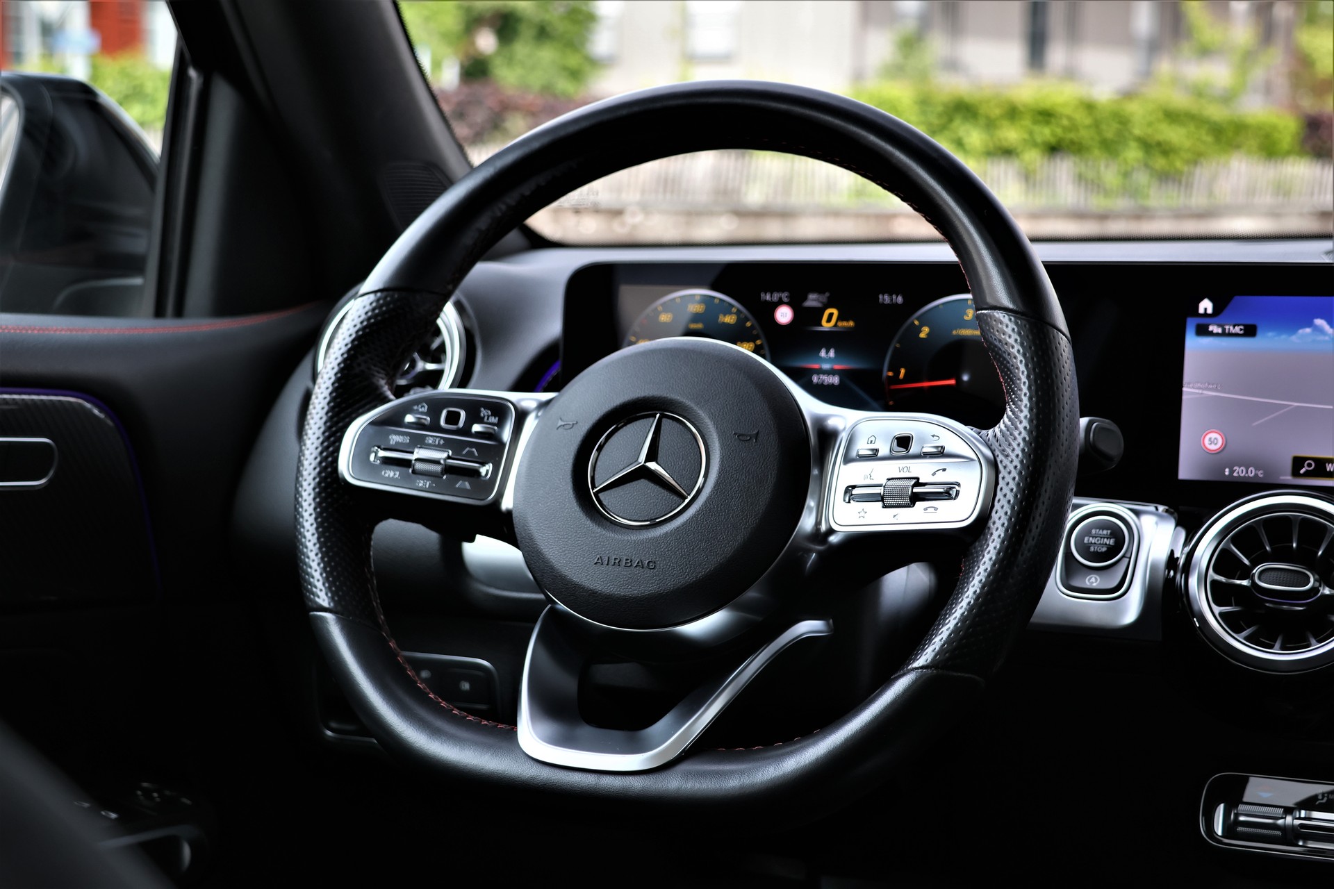 MERCEDES-BENZ GLB 220 d 4Matic AMG Line 8G-Tronic (CH) MSI+ 2.0T AHK-image-13