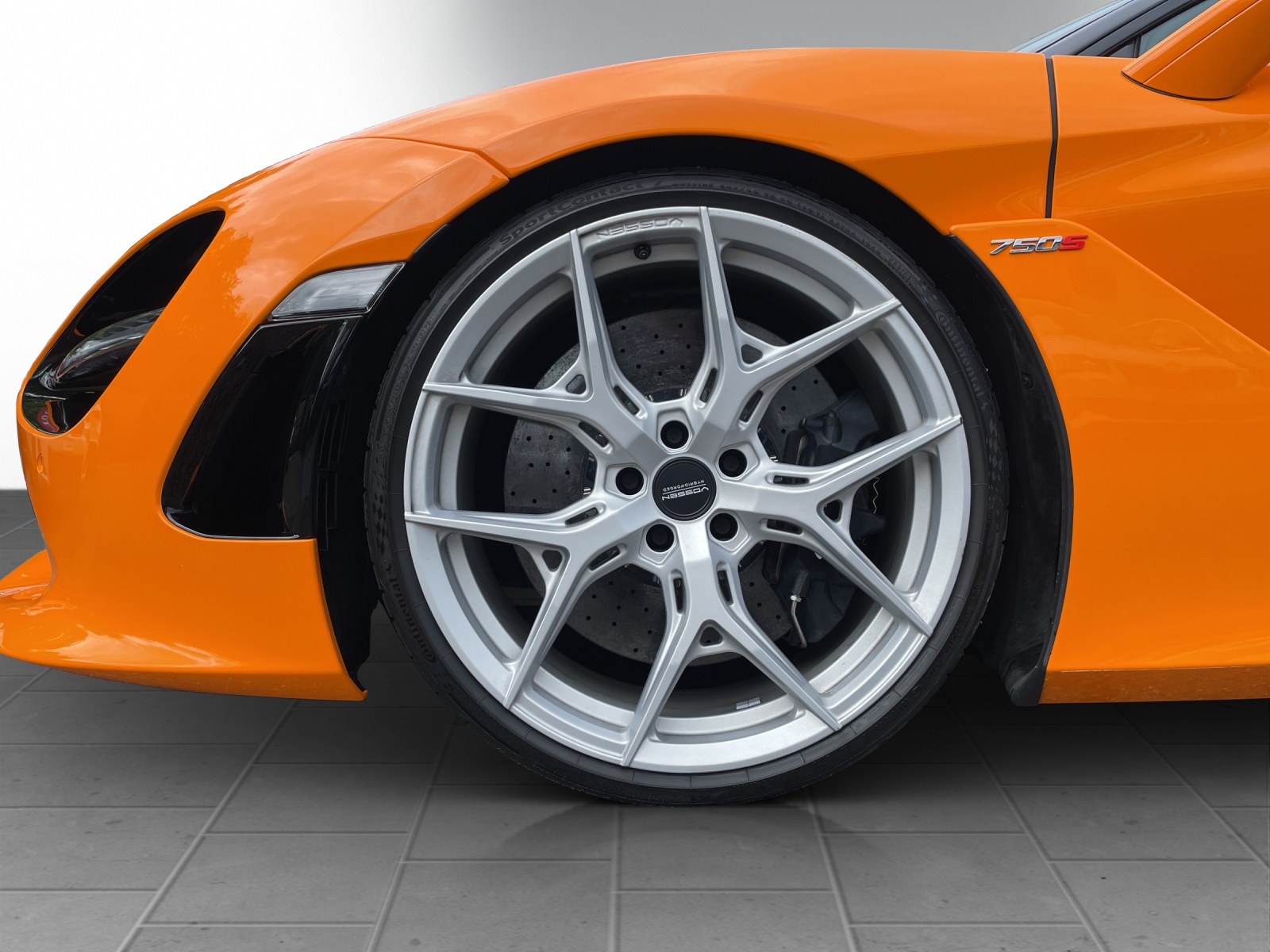 McLAREN 750S Spider-image-9