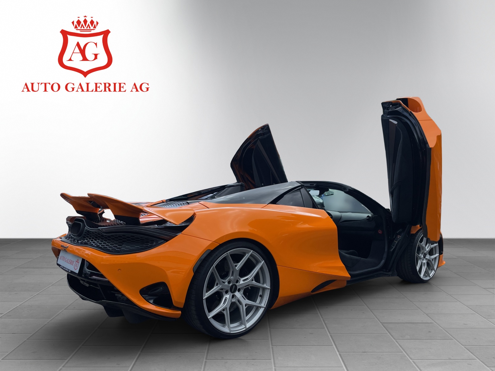 McLAREN 750S Spider-image-6