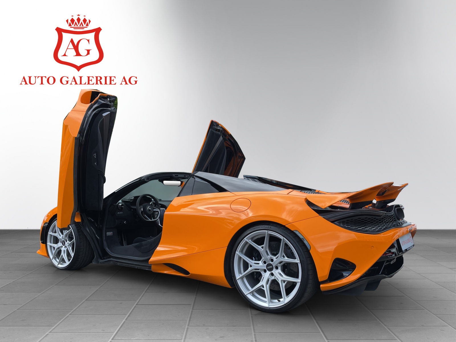 McLAREN 750S Spider-image-5