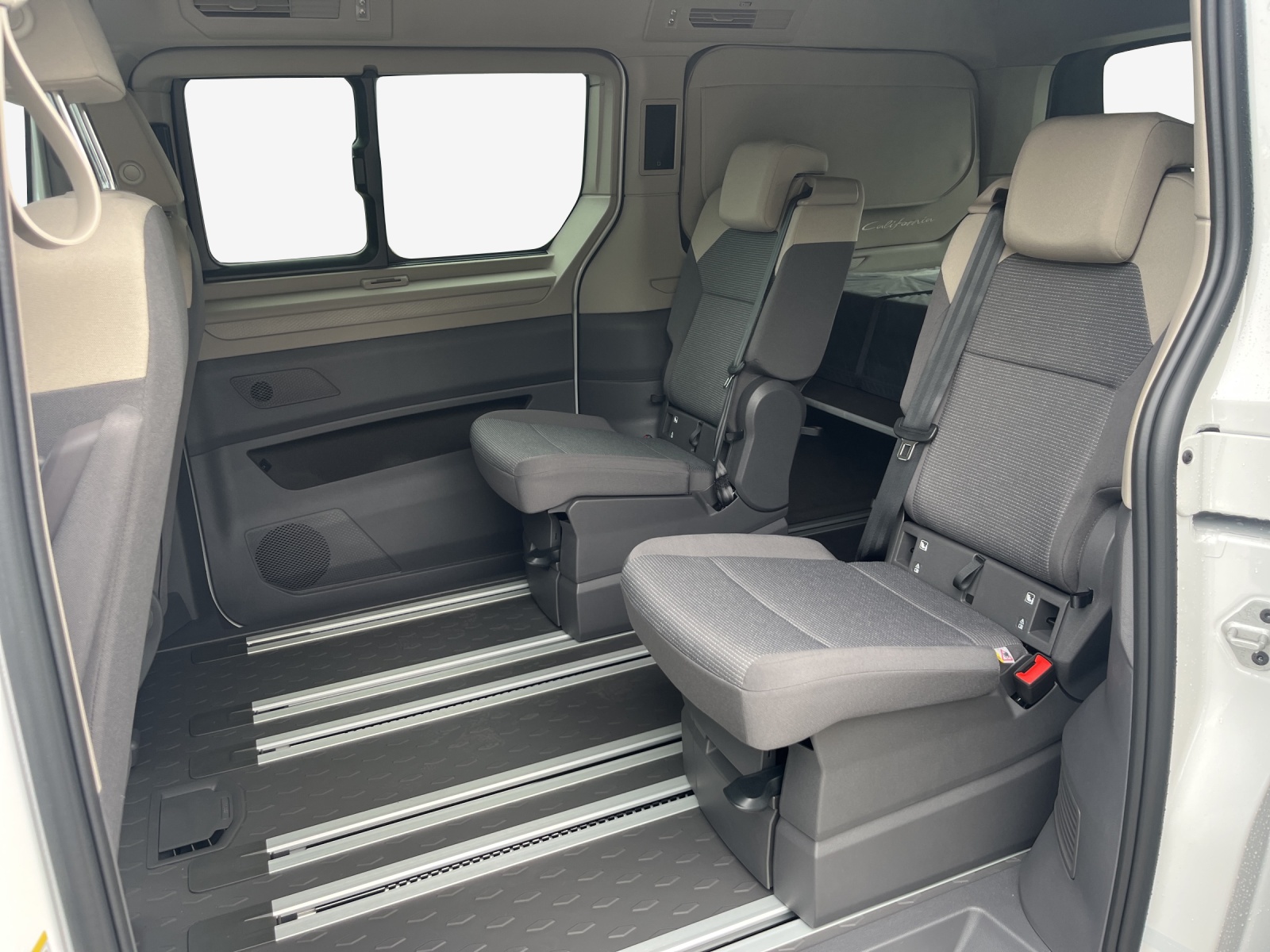 VW California eHybrid Beach Liberty 4Motion-image-8