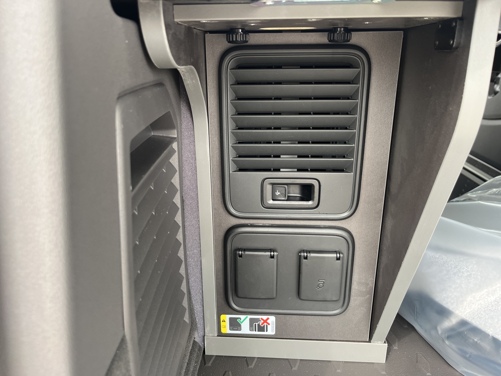 VW California eHybrid Beach Liberty 4Motion-image-13