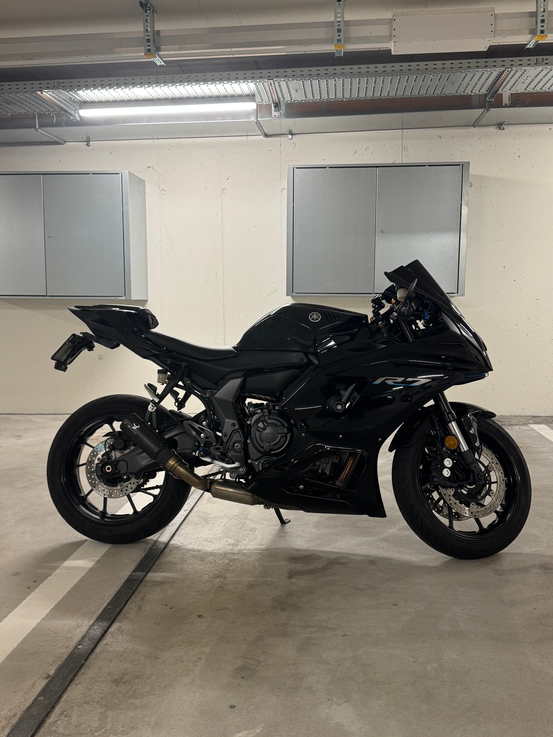 YAMAHA YZF-R7-image-1