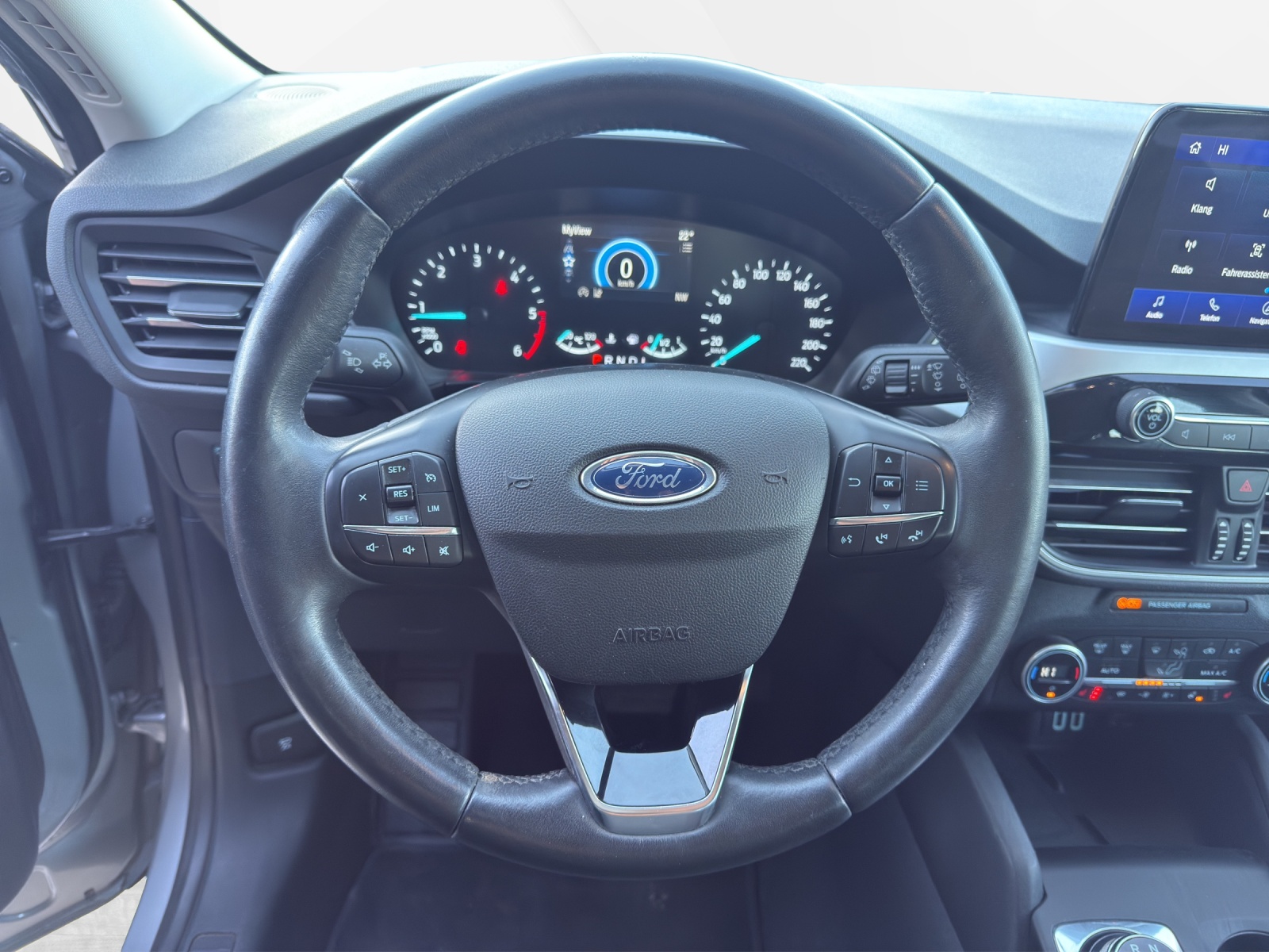 FORD Kuga 2.0 TDCi EcoBlue Cool & Connect 4WD-image-9