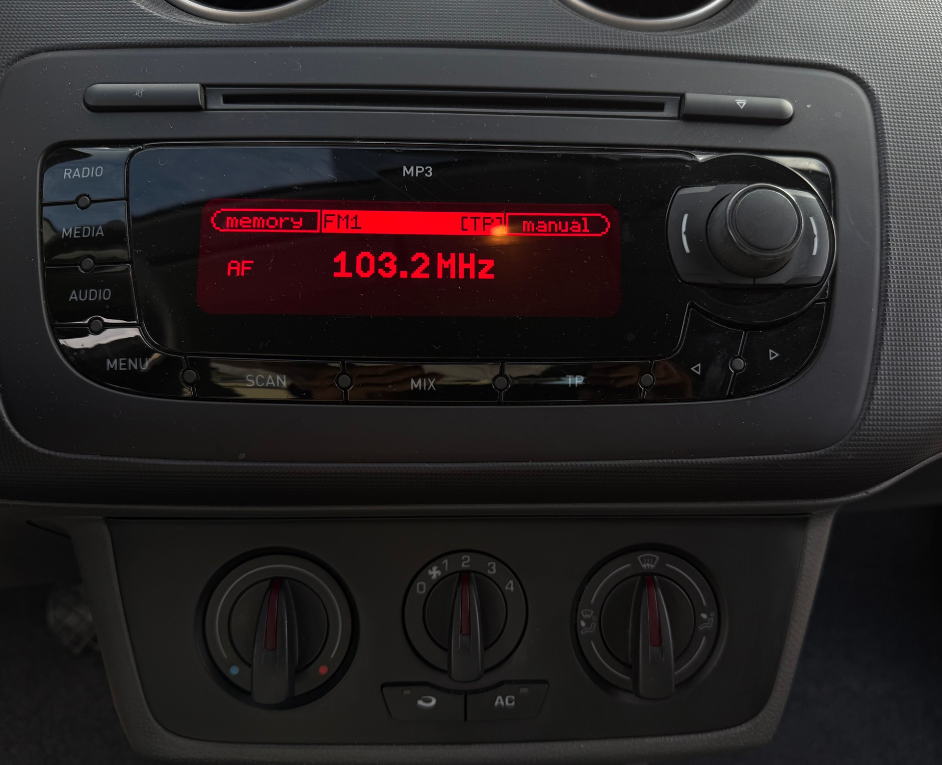 SEAT Ibiza 1.4 Style-image-15