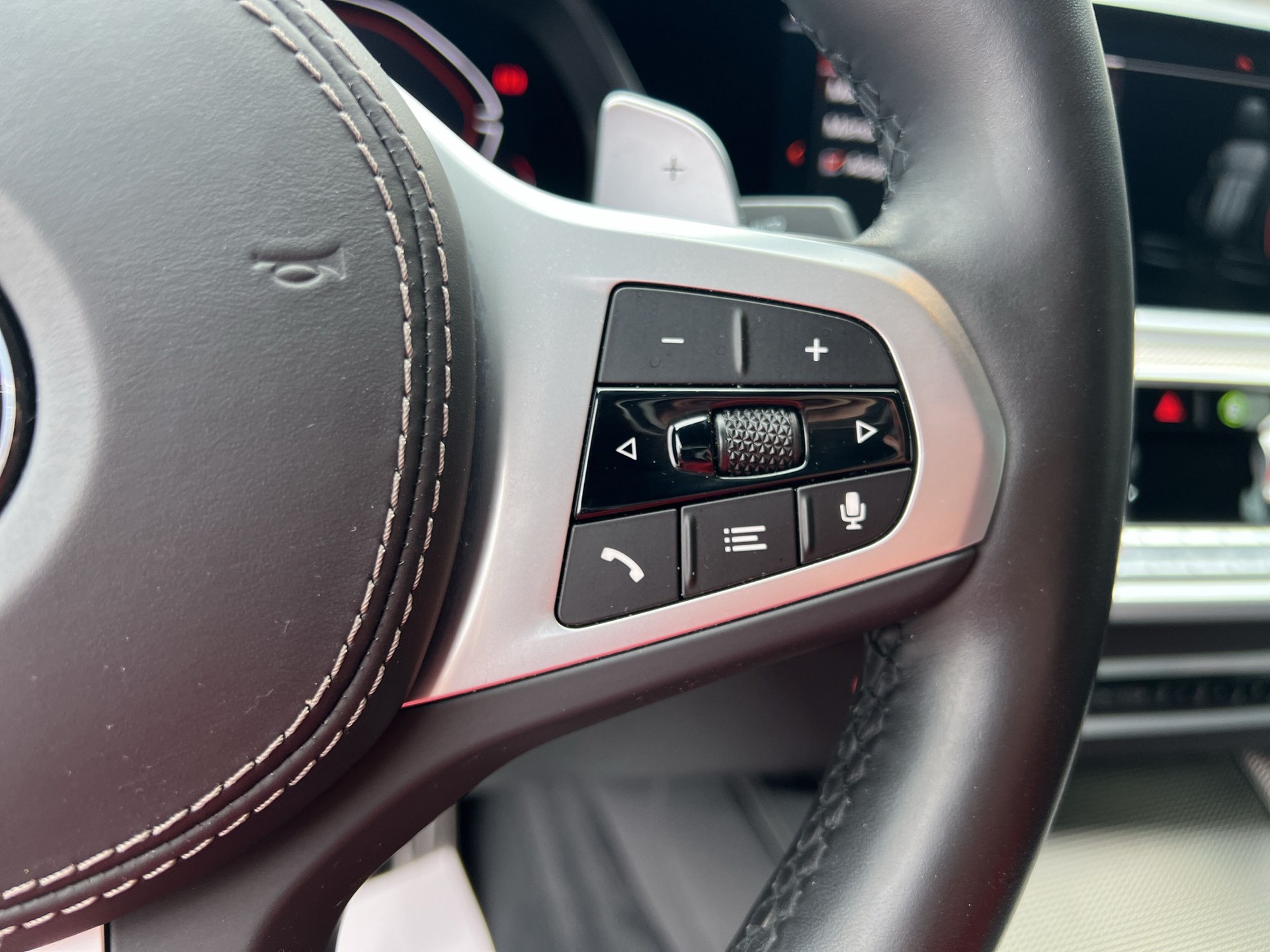 BMW X6 xDrive 48V 30d M Sport Steptronic-image-15