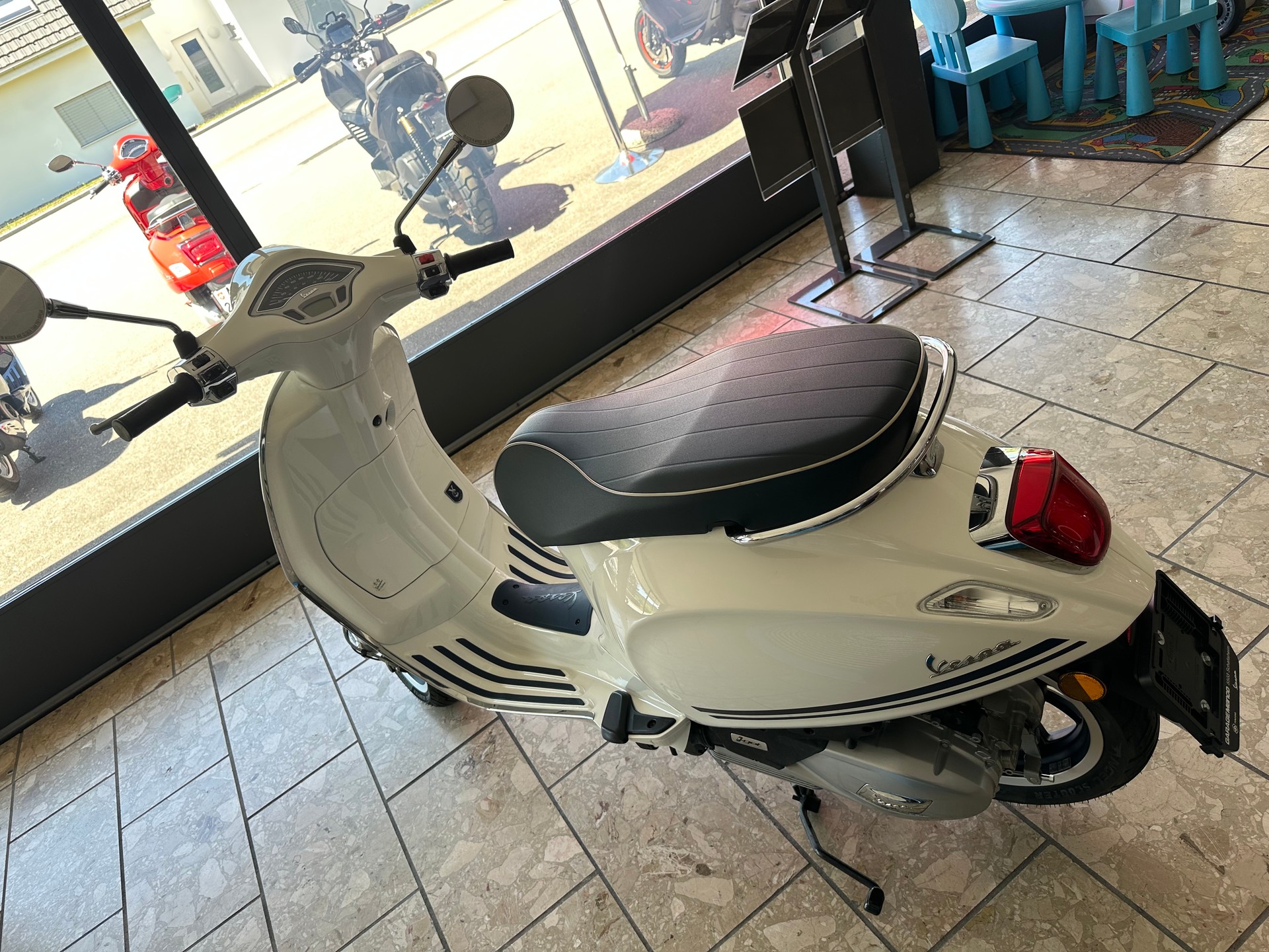 PIAGGIO Vespa 125 Primavera Yacht Club ABS-image-3