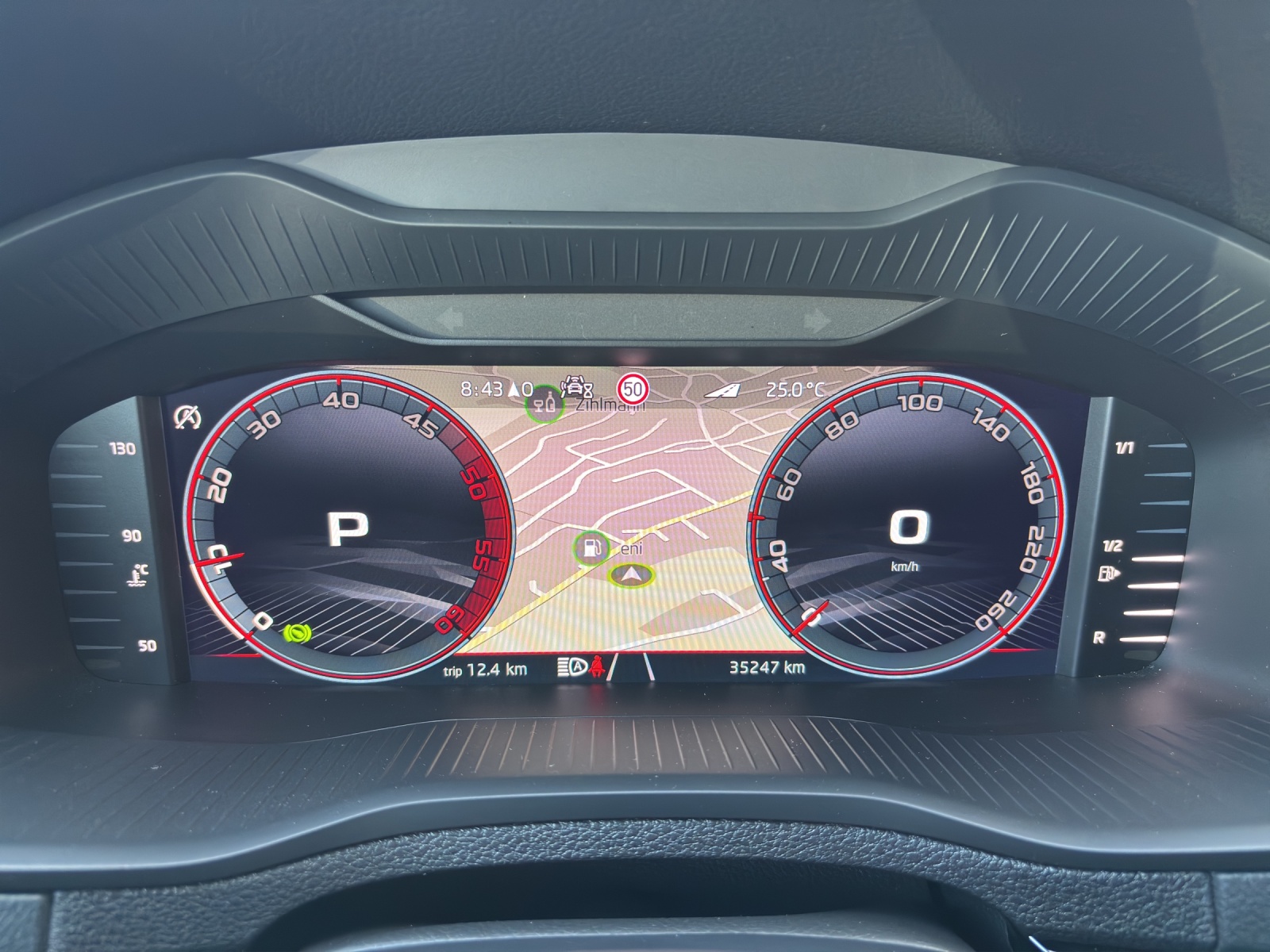 SKODA New Karoq 2.0 TDI CR Sport Line 4x4 DSG mit AHK & elektr. Vordersitze mit Memory & Leder-image-16