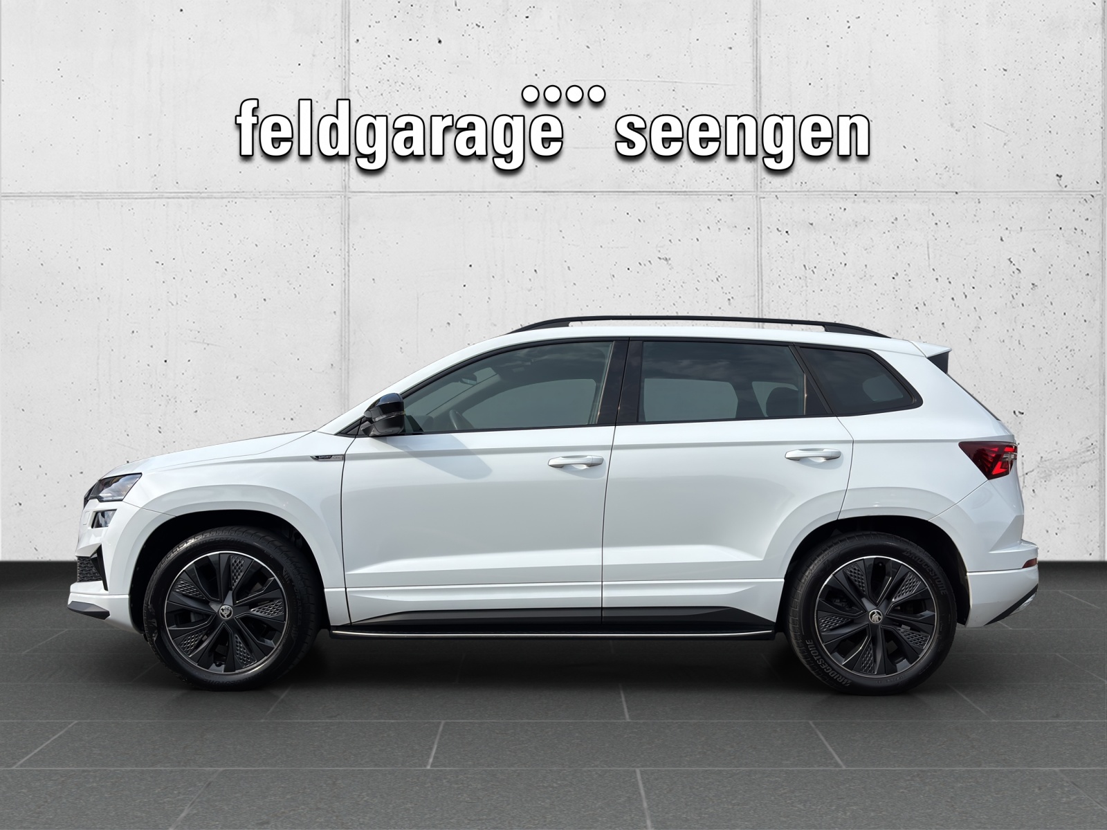 SKODA New Karoq 2.0 TDI CR Sport Line 4x4 DSG mit AHK & elektr. Vordersitze mit Memory & Leder-showroom-element-1