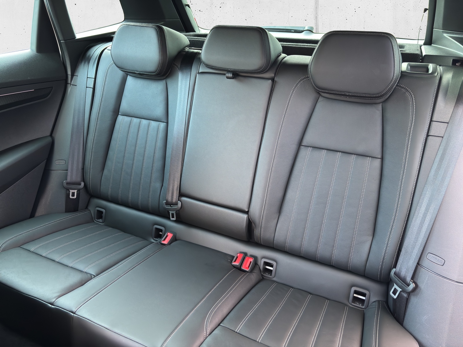 SKODA New Karoq 2.0 TDI CR Sport Line 4x4 DSG mit AHK & elektr. Vordersitze mit Memory & Leder-image-30