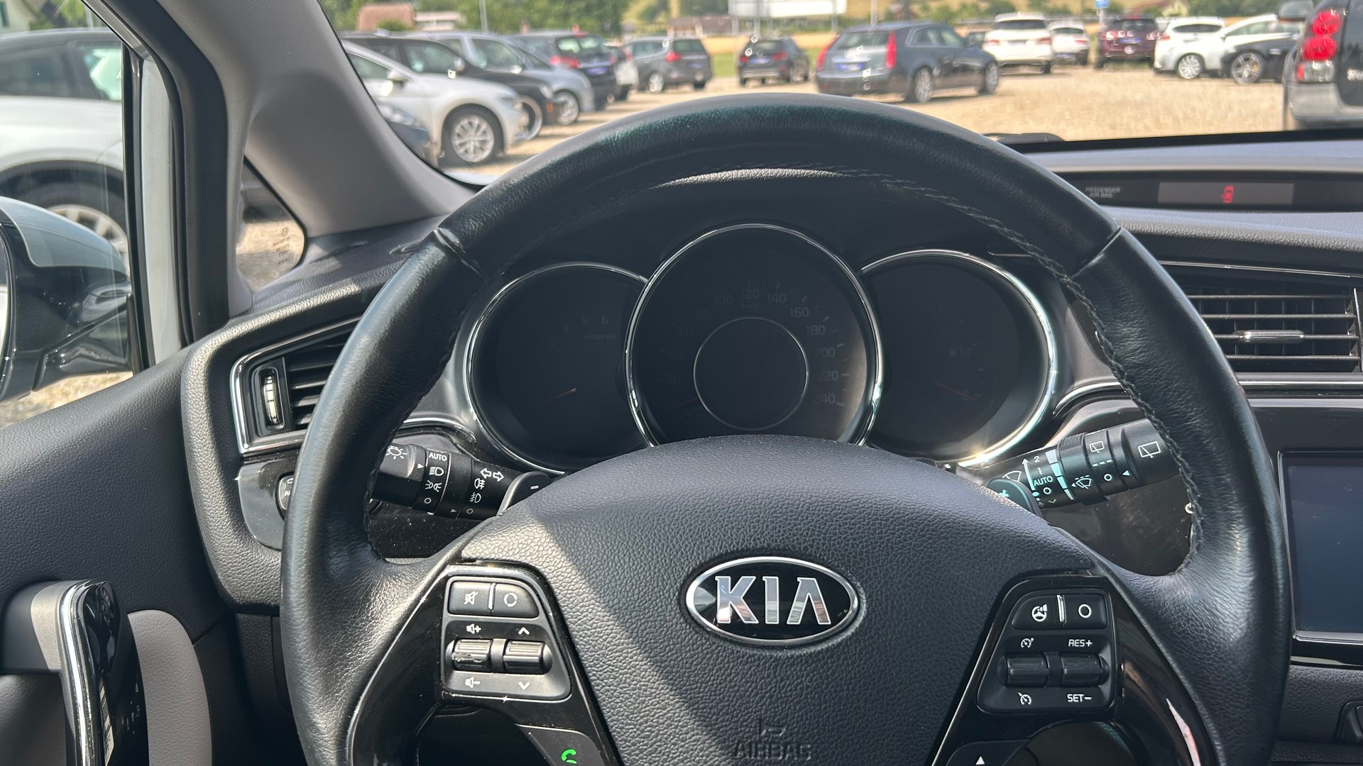 KIA Cee'd Sportswagon 1.6 CRDi Swiss Champion DCT-showroom-element-2