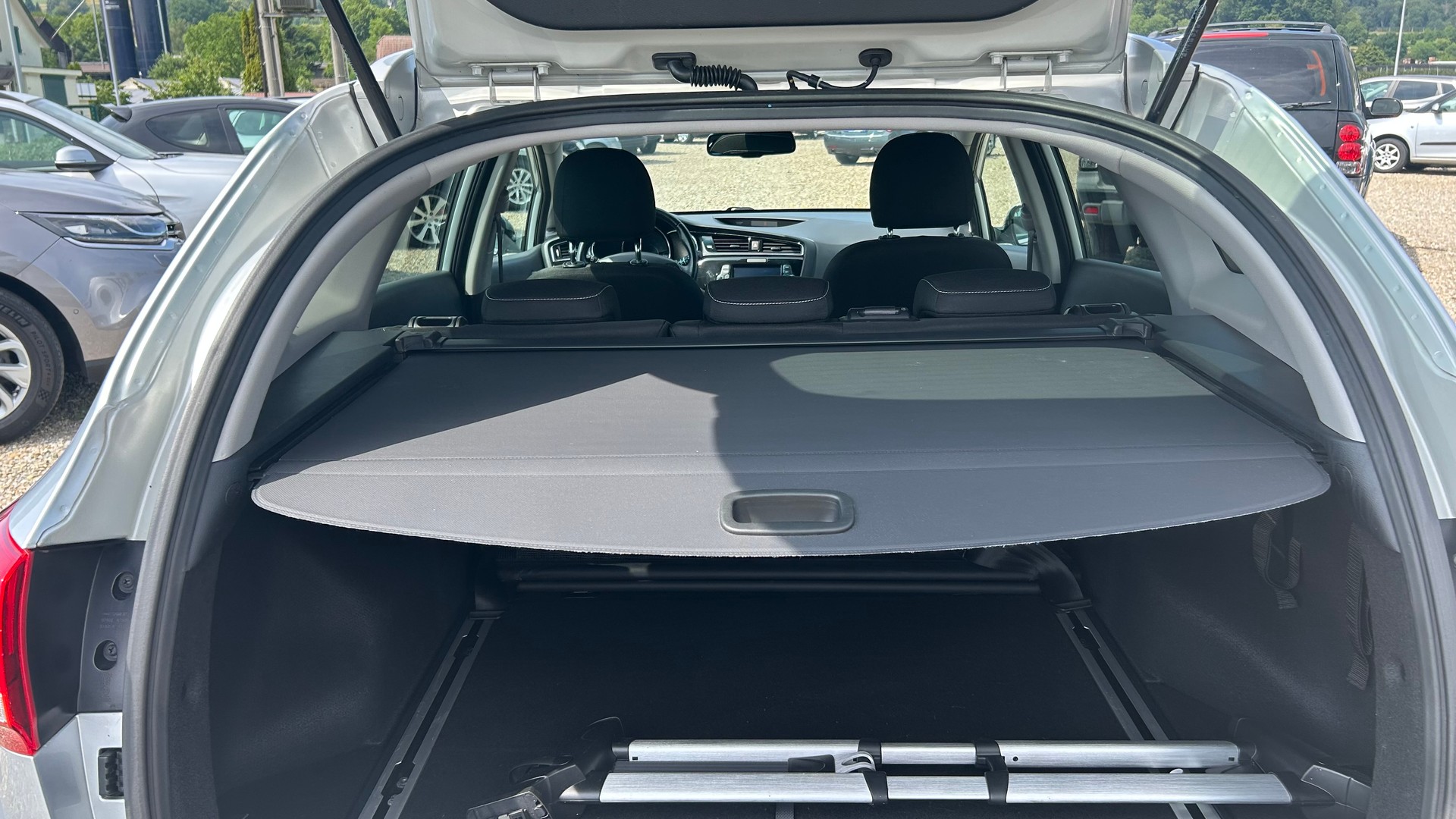 KIA Cee'd Sportswagon 1.6 CRDi Swiss Champion DCT-image-29