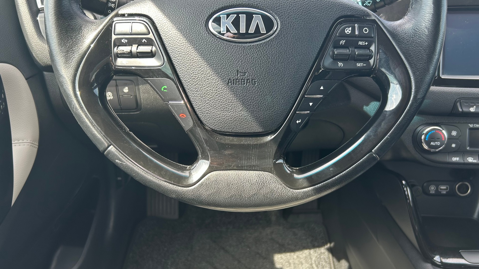 KIA Cee'd Sportswagon 1.6 CRDi Swiss Champion DCT-showroom-element-3