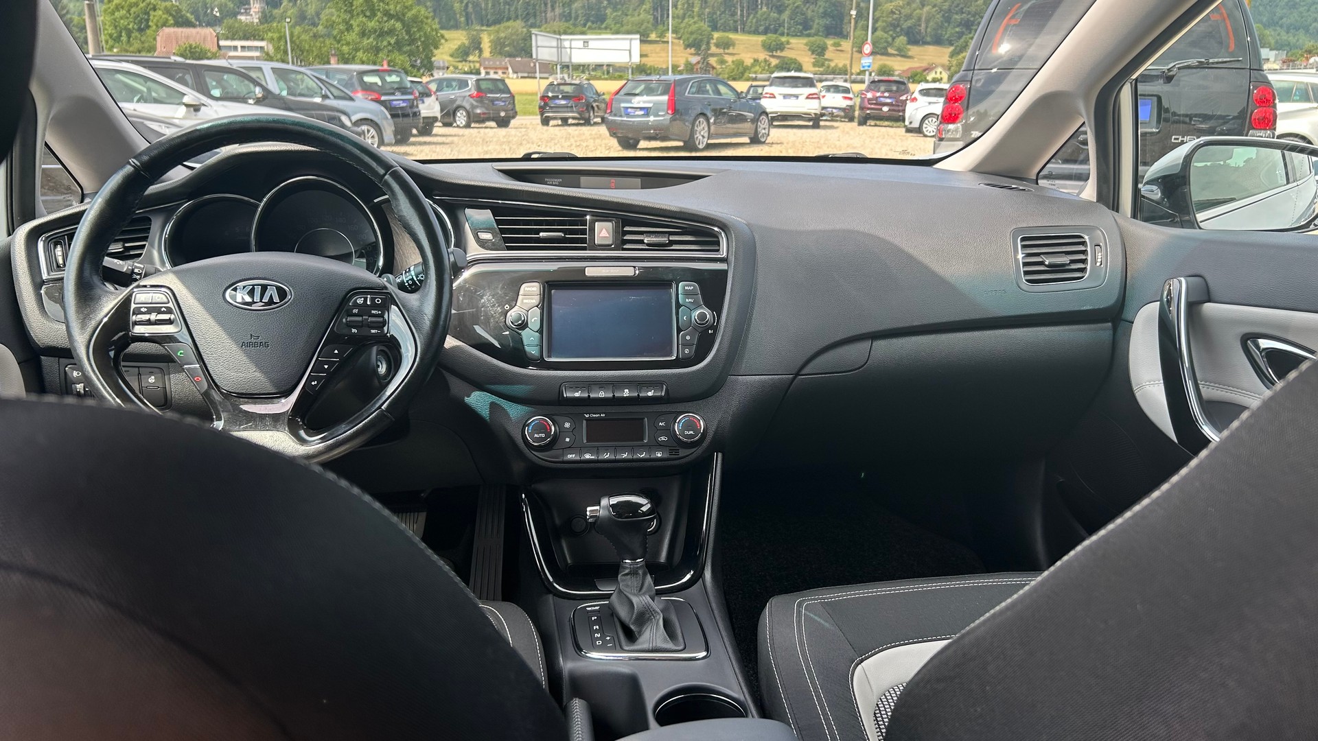 KIA Cee'd Sportswagon 1.6 CRDi Swiss Champion DCT-image-7