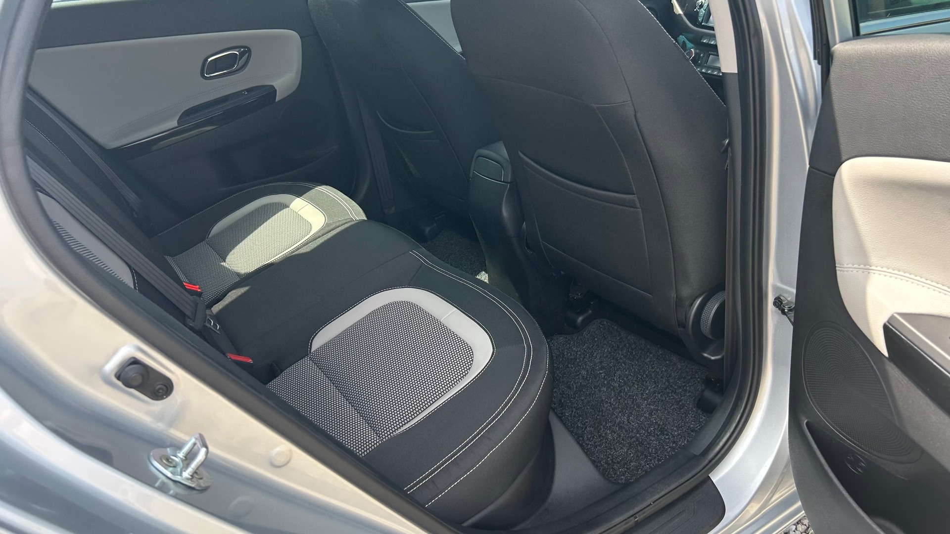 KIA Cee'd Sportswagon 1.6 CRDi Swiss Champion DCT-image-23