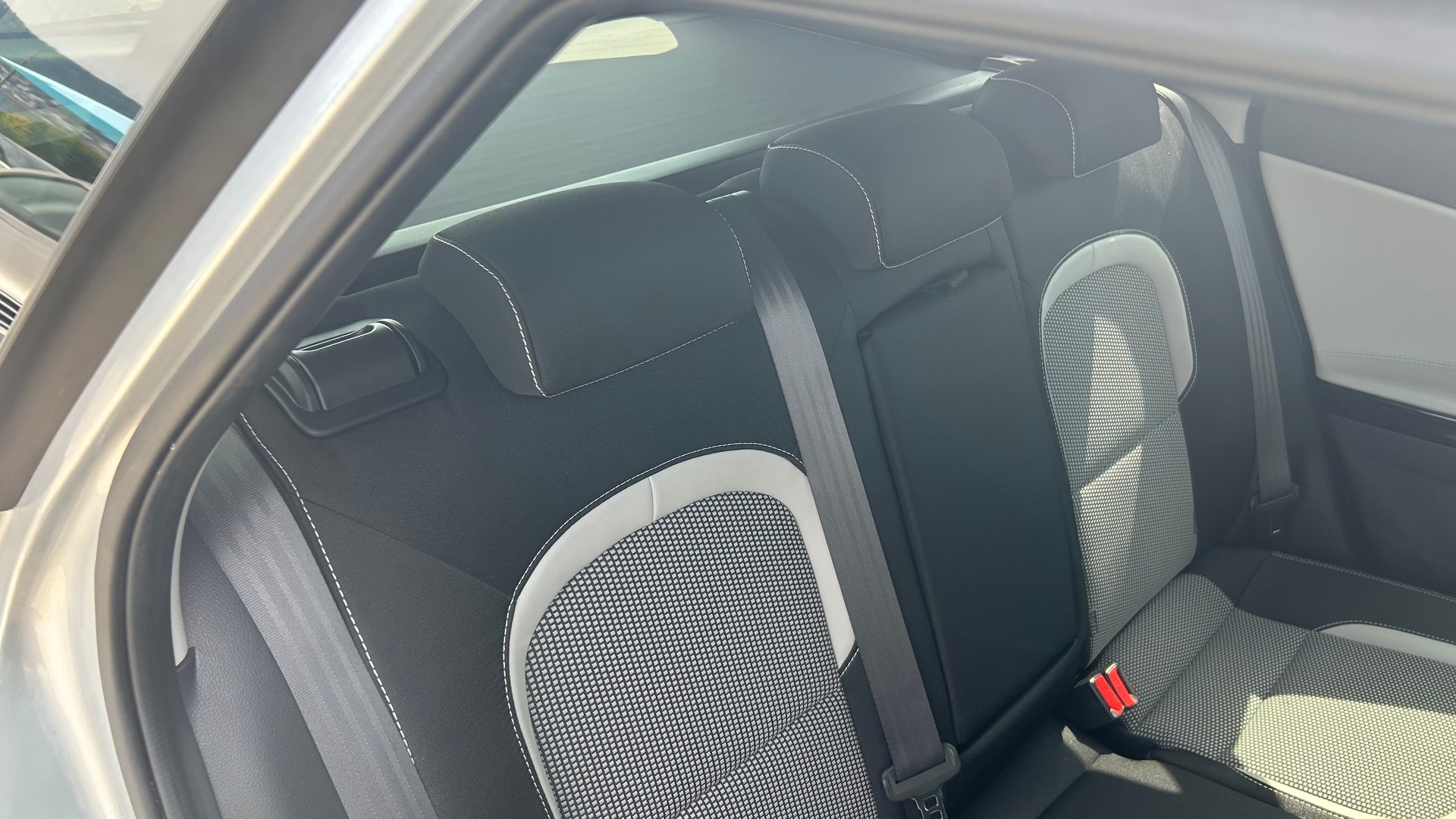 KIA Cee'd Sportswagon 1.6 CRDi Swiss Champion DCT-image-22