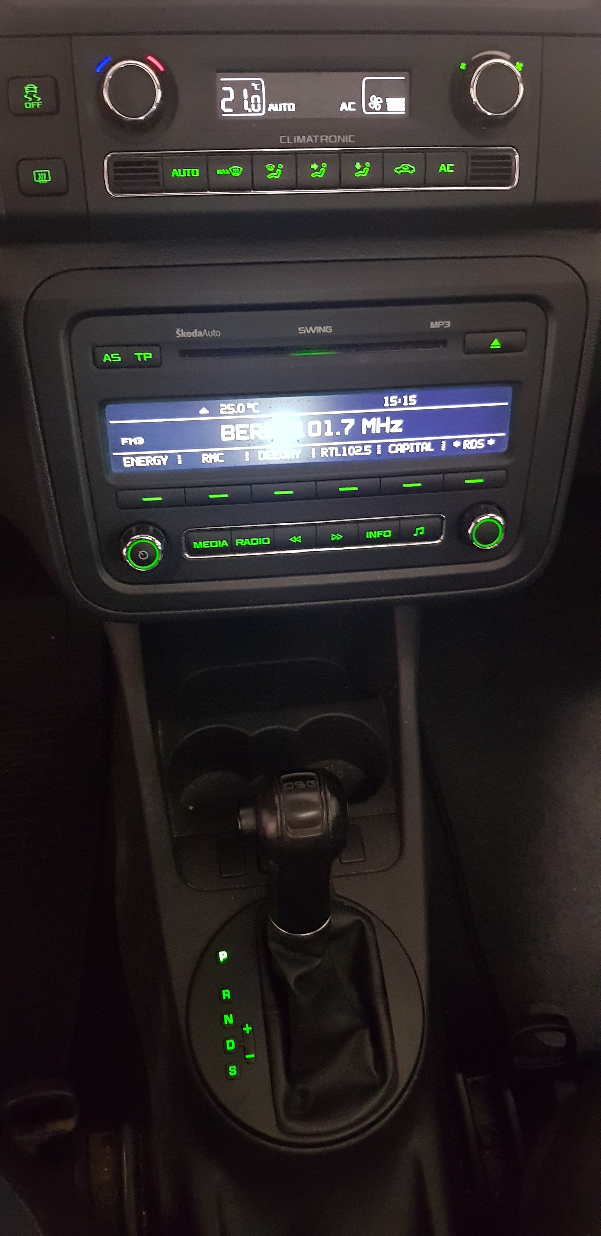 SKODA Roomster 1.2 TSI Family DSG-image-9