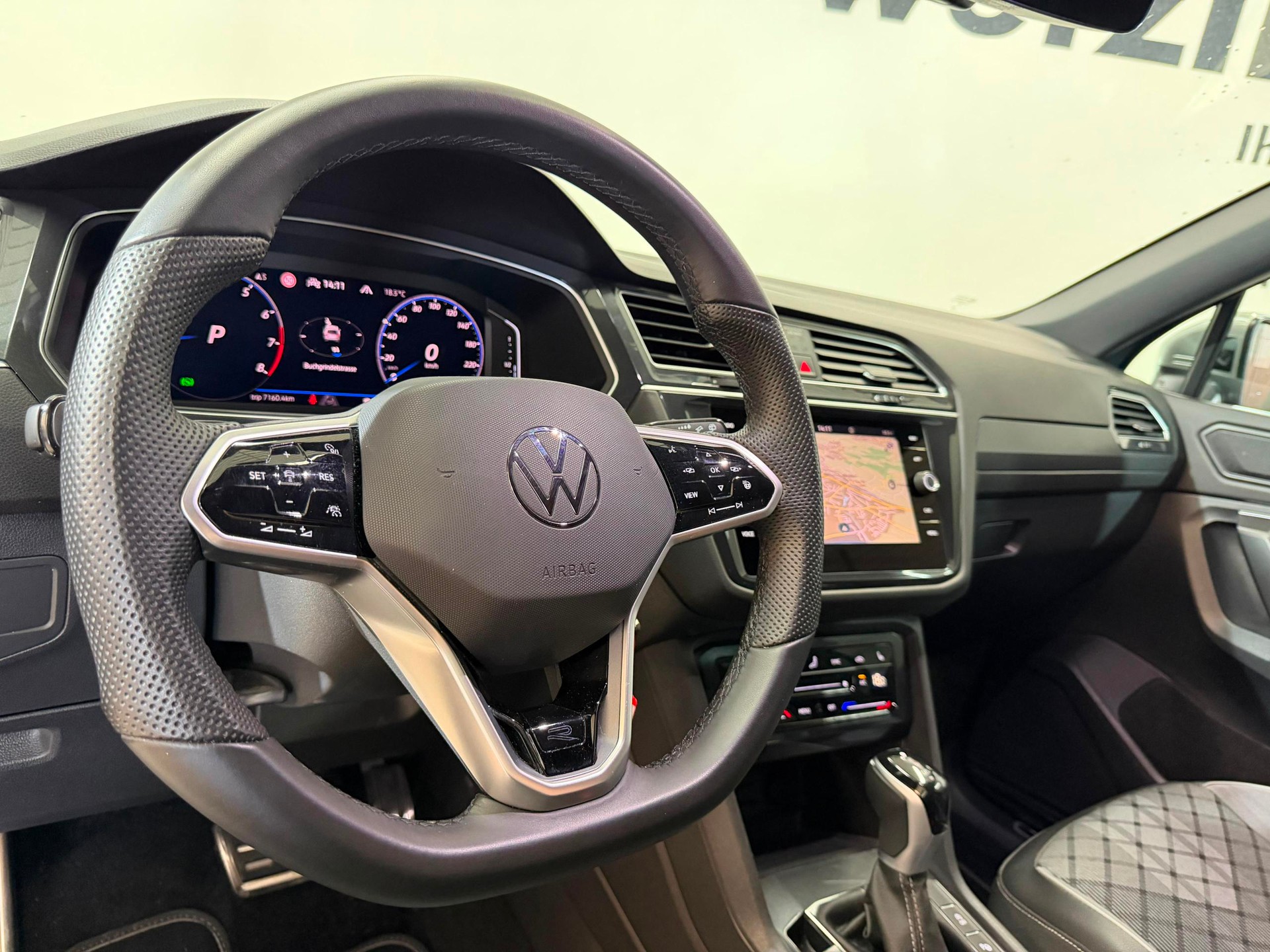 VW Tiguan Allspace 2.0TSI R-Line 4Motion DSG-image-5