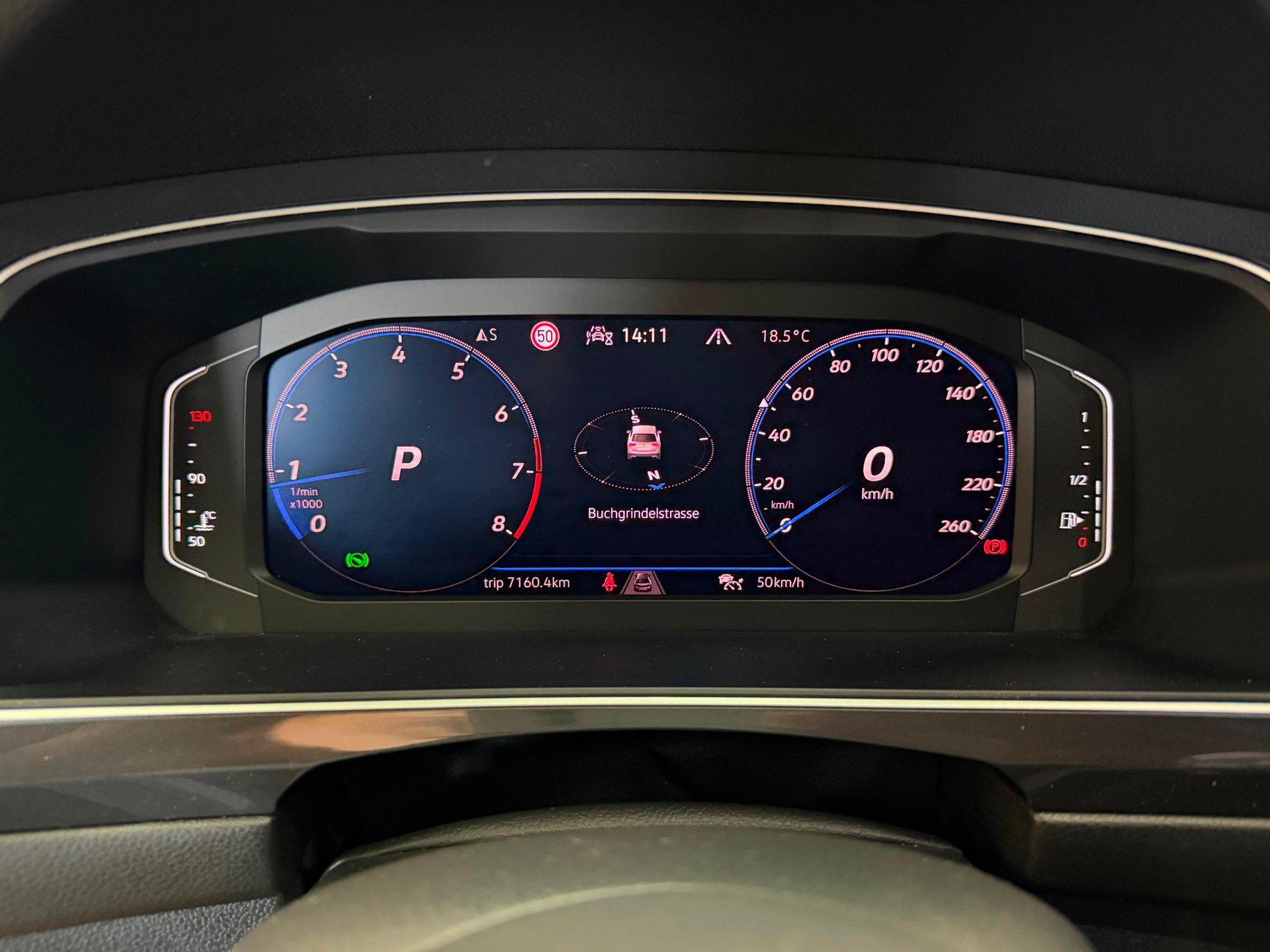 VW Tiguan Allspace 2.0TSI R-Line 4Motion DSG-image-12