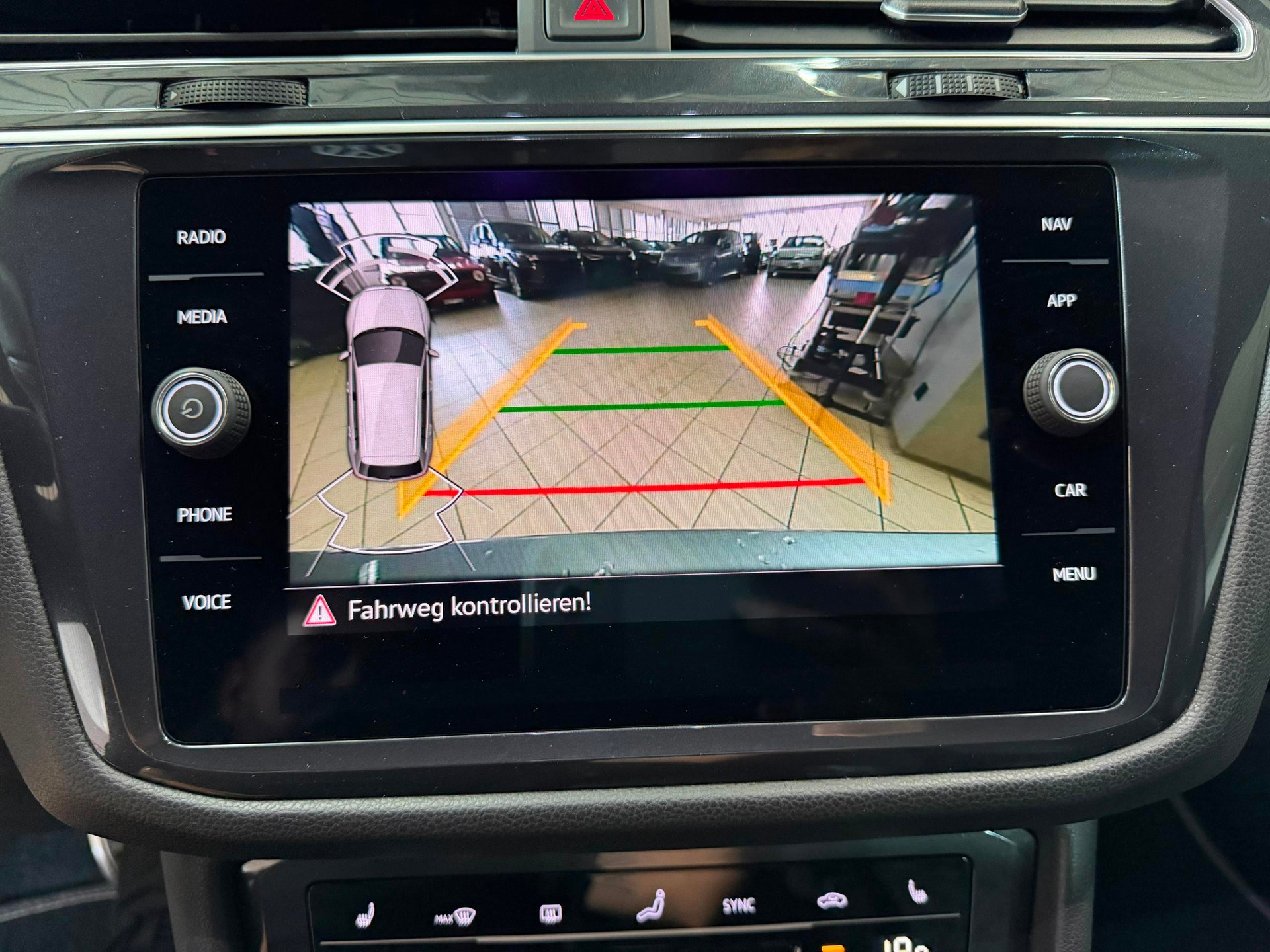 VW Tiguan Allspace 2.0TSI R-Line 4Motion DSG-image-14