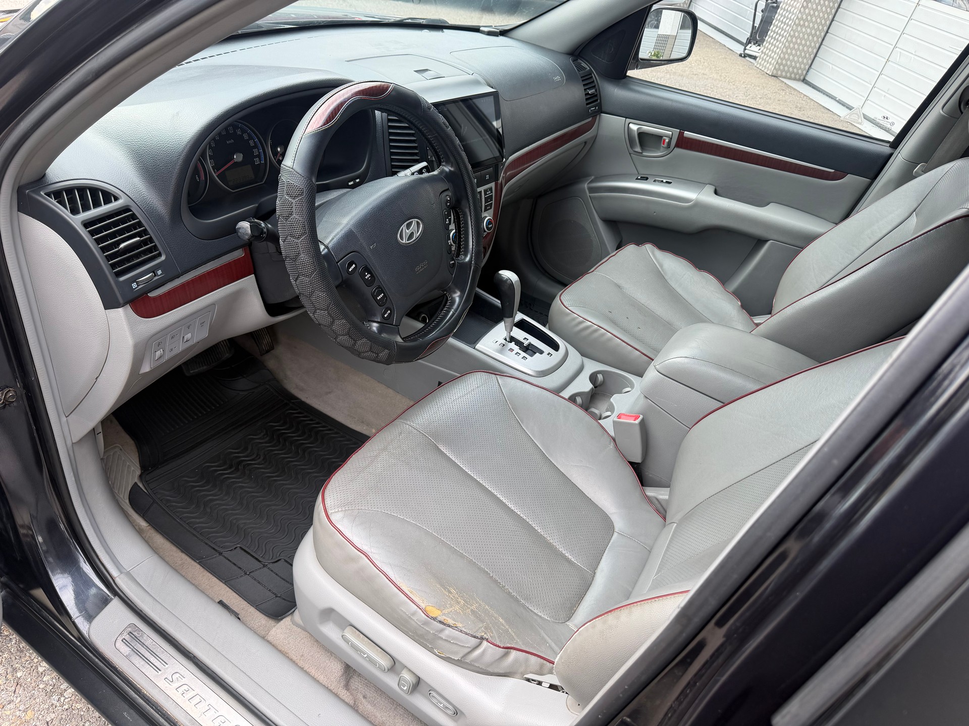 HYUNDAI Santa Fe 2.2 CRDi Premium 4WD Automatic-image-4