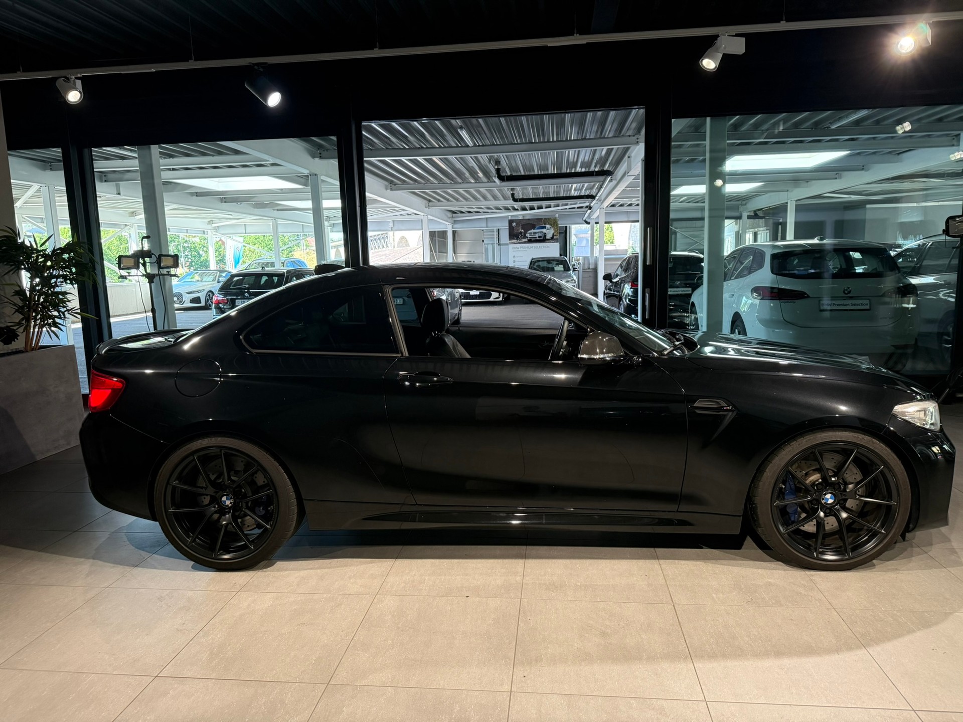BMW M2 Swiss Performance Edition Drivelogic-showroom-element-3