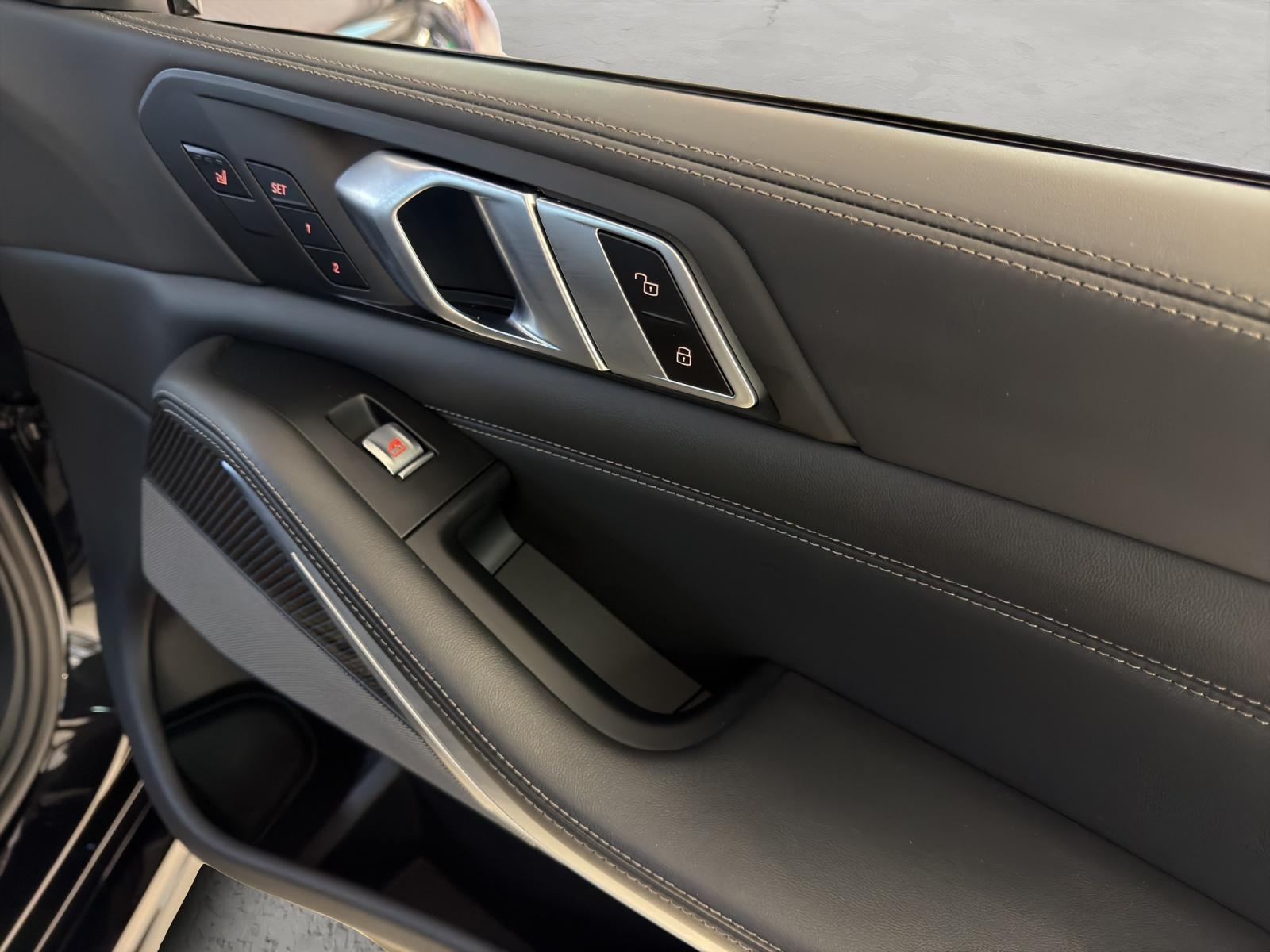 BMW X7 M60i-image-16