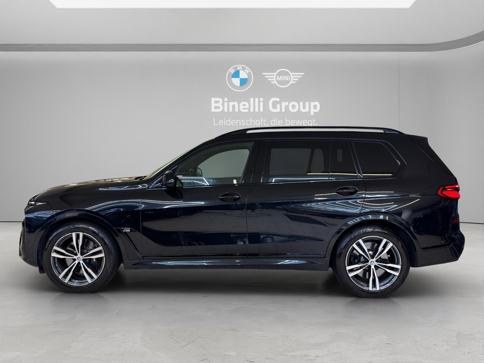 BMW X7 M60i-showroom-element-1