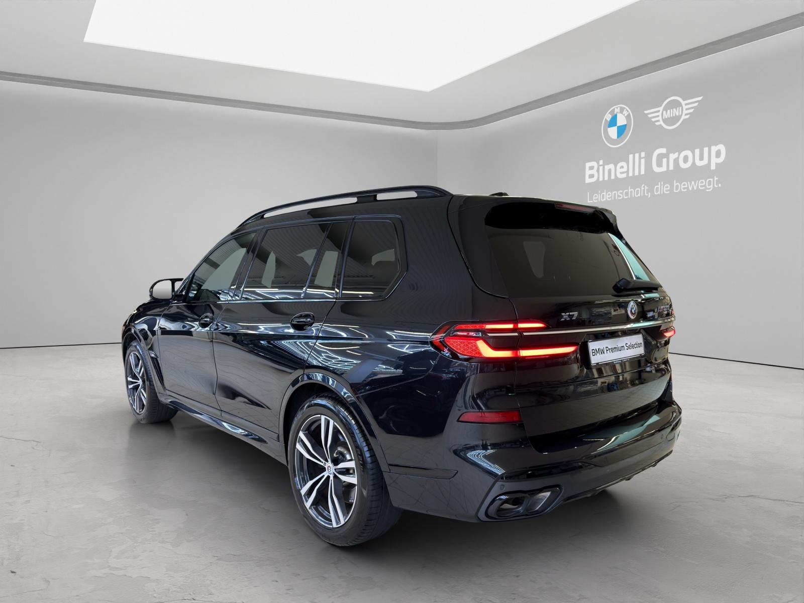 BMW X7 M60i-showroom-element-2