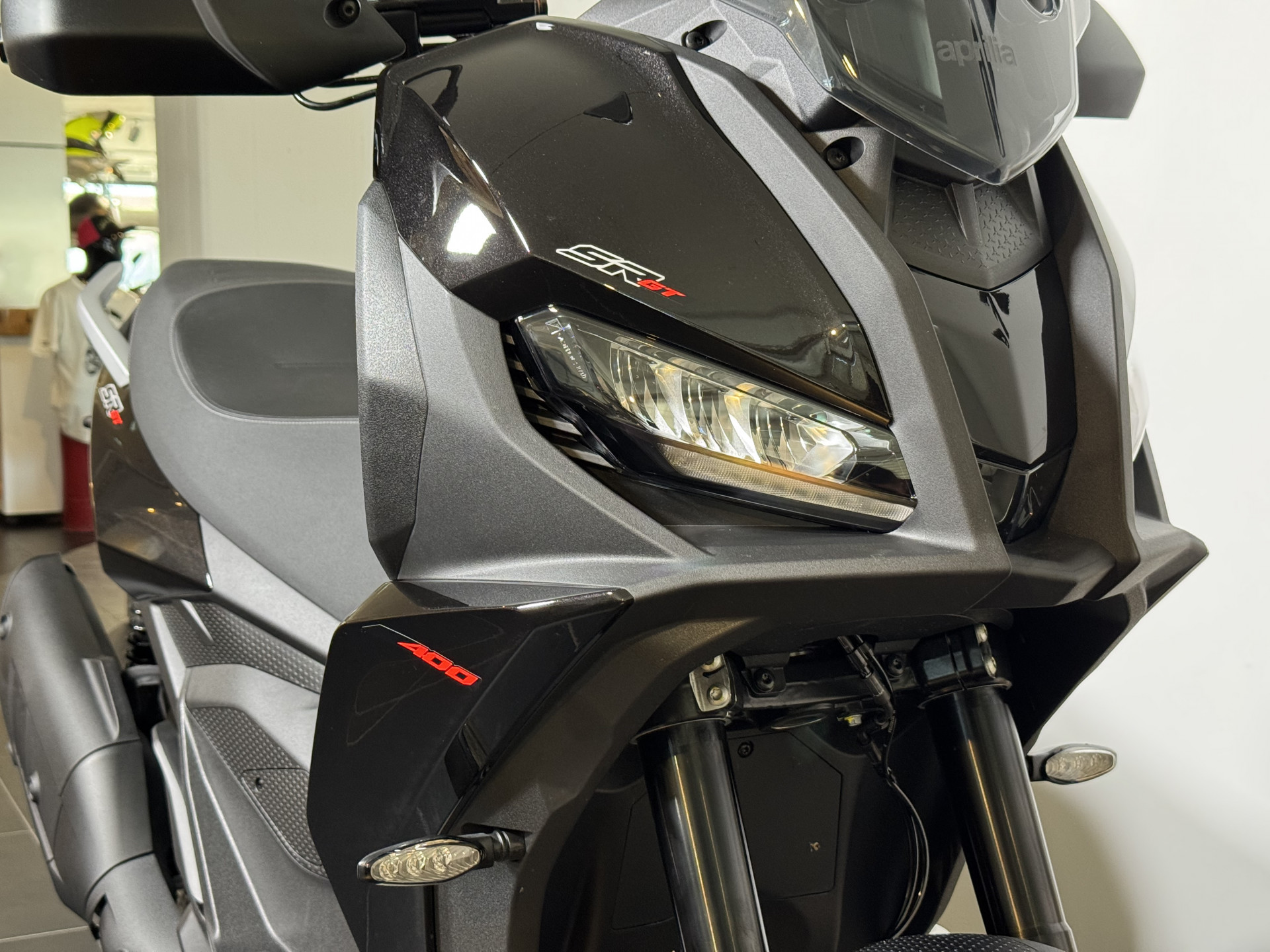 APRILIA SR GT 400-image-2