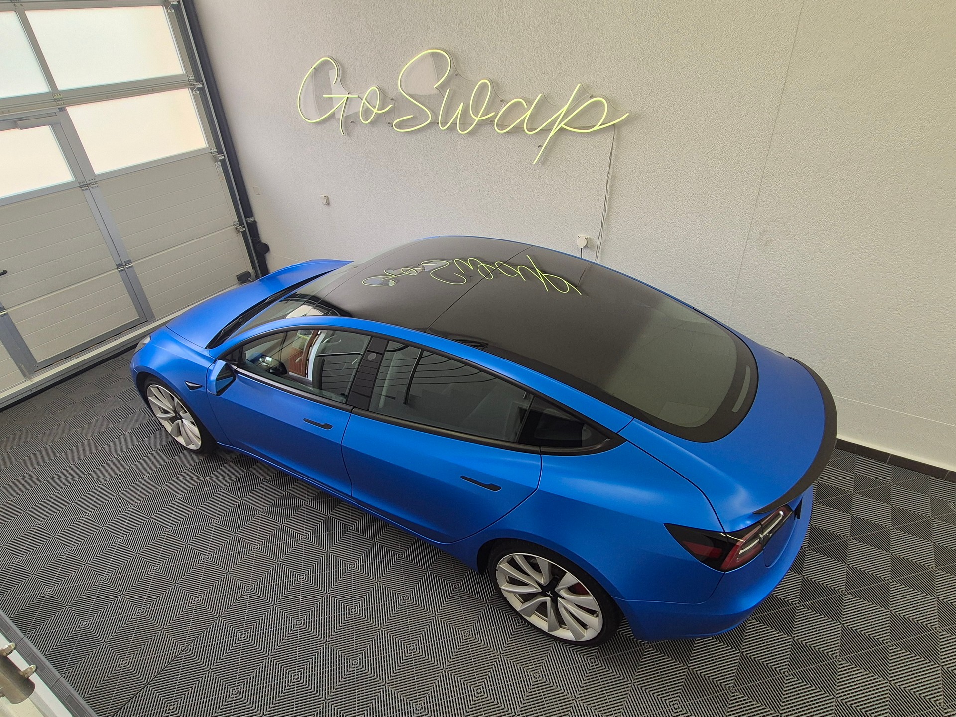 TESLA Model 3 Performance Dual Motor AWD-showroom-element-2