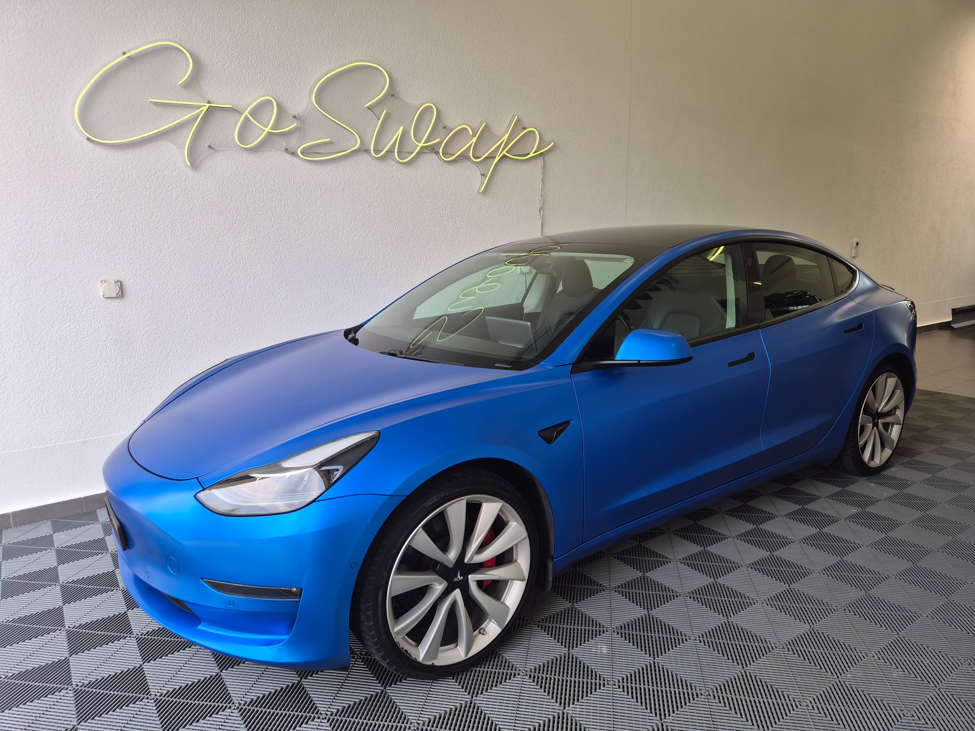 TESLA Model 3 Performance Dual Motor AWD-showroom-element-1
