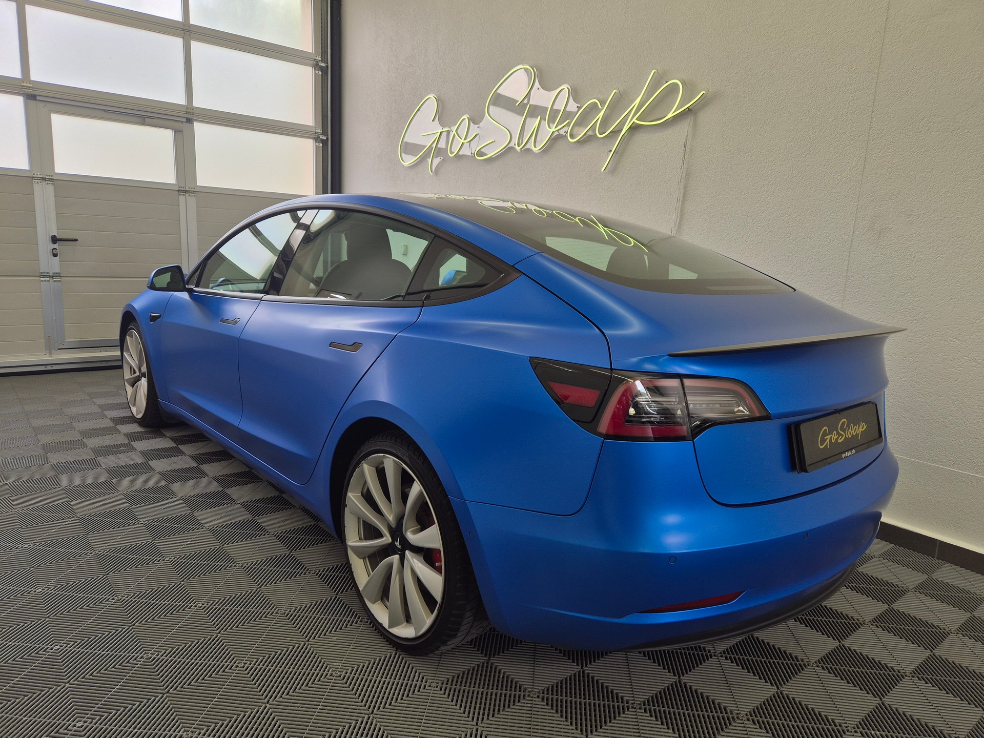 TESLA Model 3 Performance Dual Motor AWD-showroom-element-3