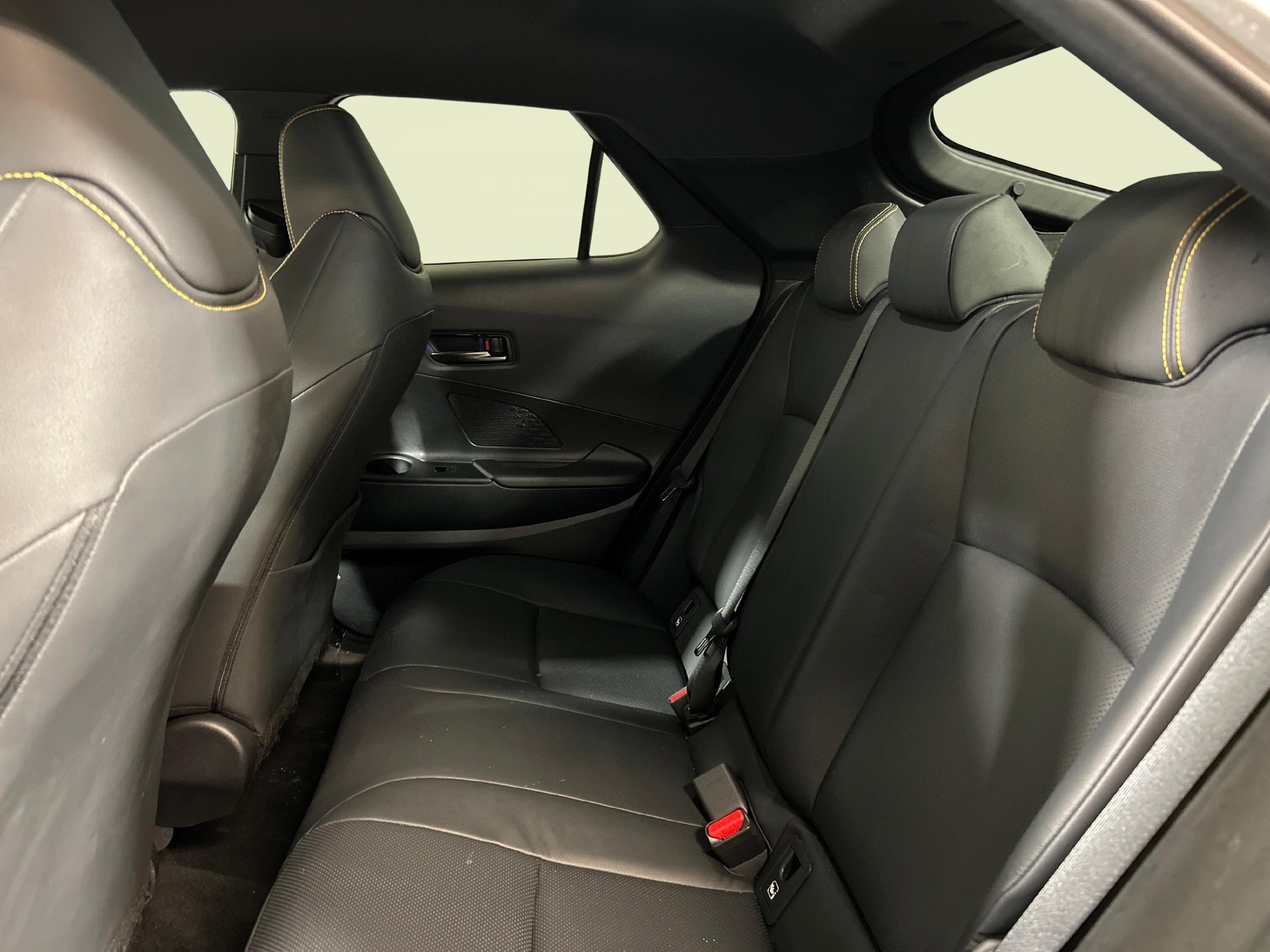 TOYOTA C-HR 2.0 HEV Style Premiere 4x4-showroom-element-3