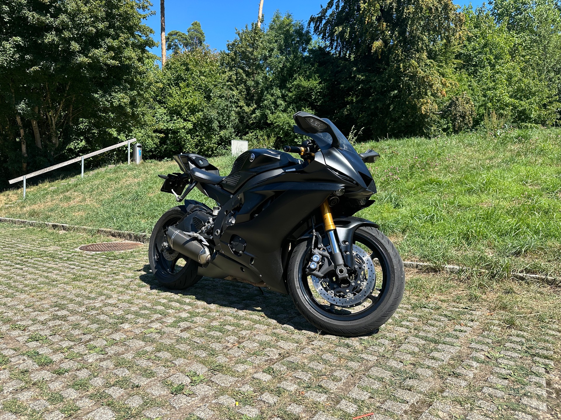 YAMAHA YZF-R6-image-1