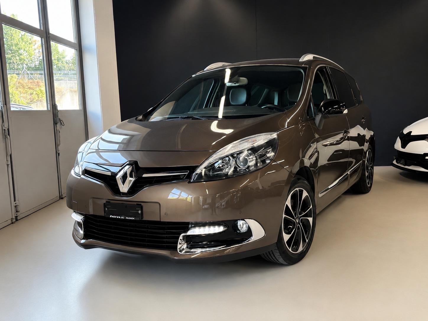 RENAULT Grand Scénic 1.5 dCi 7 Plätze, Anhängerkupplung-image-4
